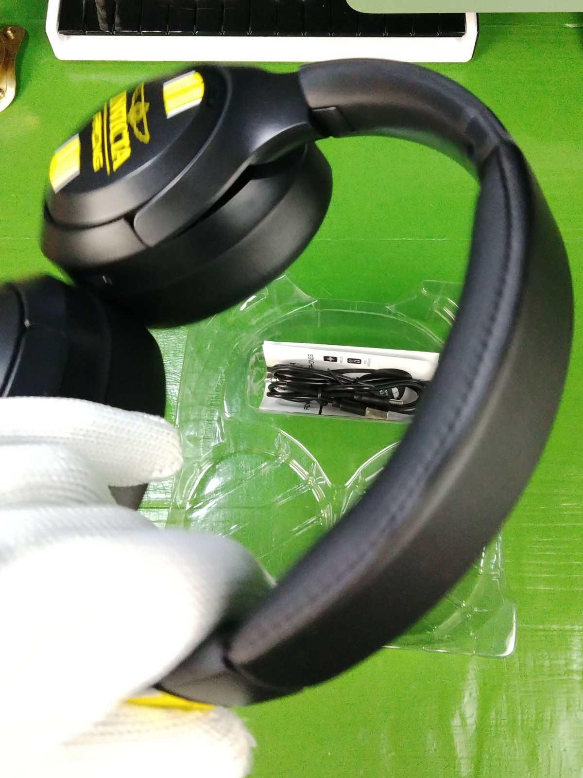 Invicta Racing Power Headphones Black Yellow Wireless Noise Cancel HD Mic ???