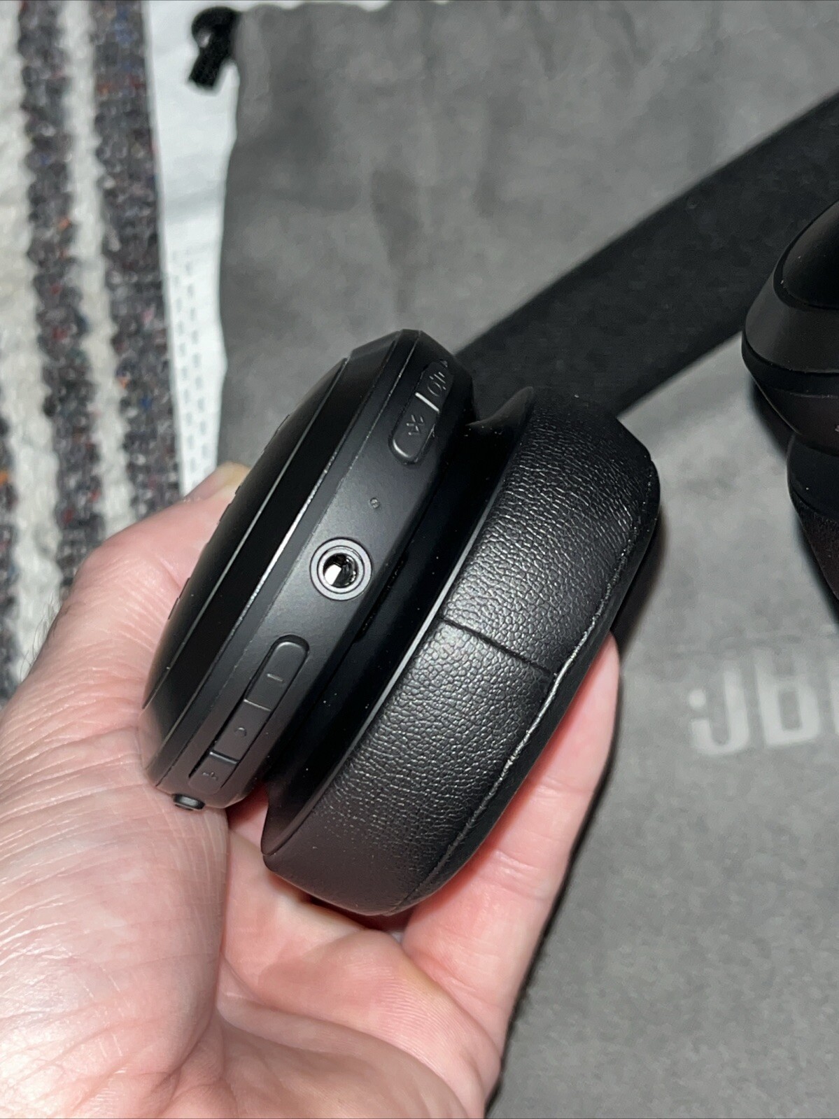 JBL Tune 670NC Smart Ambient Wireless On-Ear Headphones Adaptive Noise Cancel