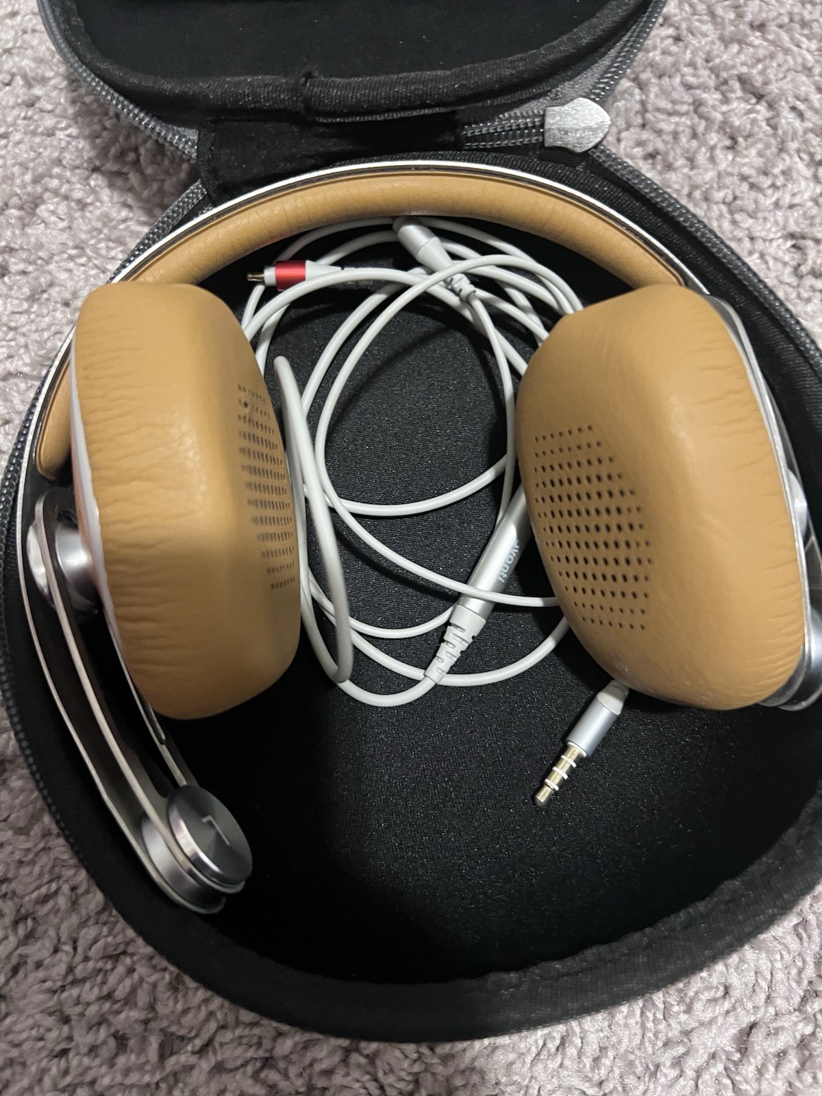 Moshi Avanti Headphones – Premium Leather & Aluminum Design, Great Condition