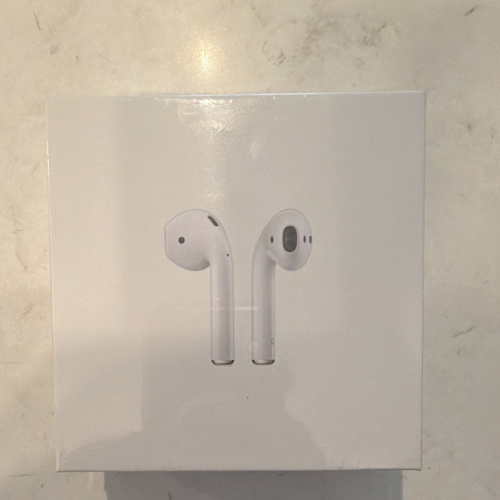 Apple AirPods A2032 A2031 Wireless Charging Case Bluetooth White MRXJ2AM/A
