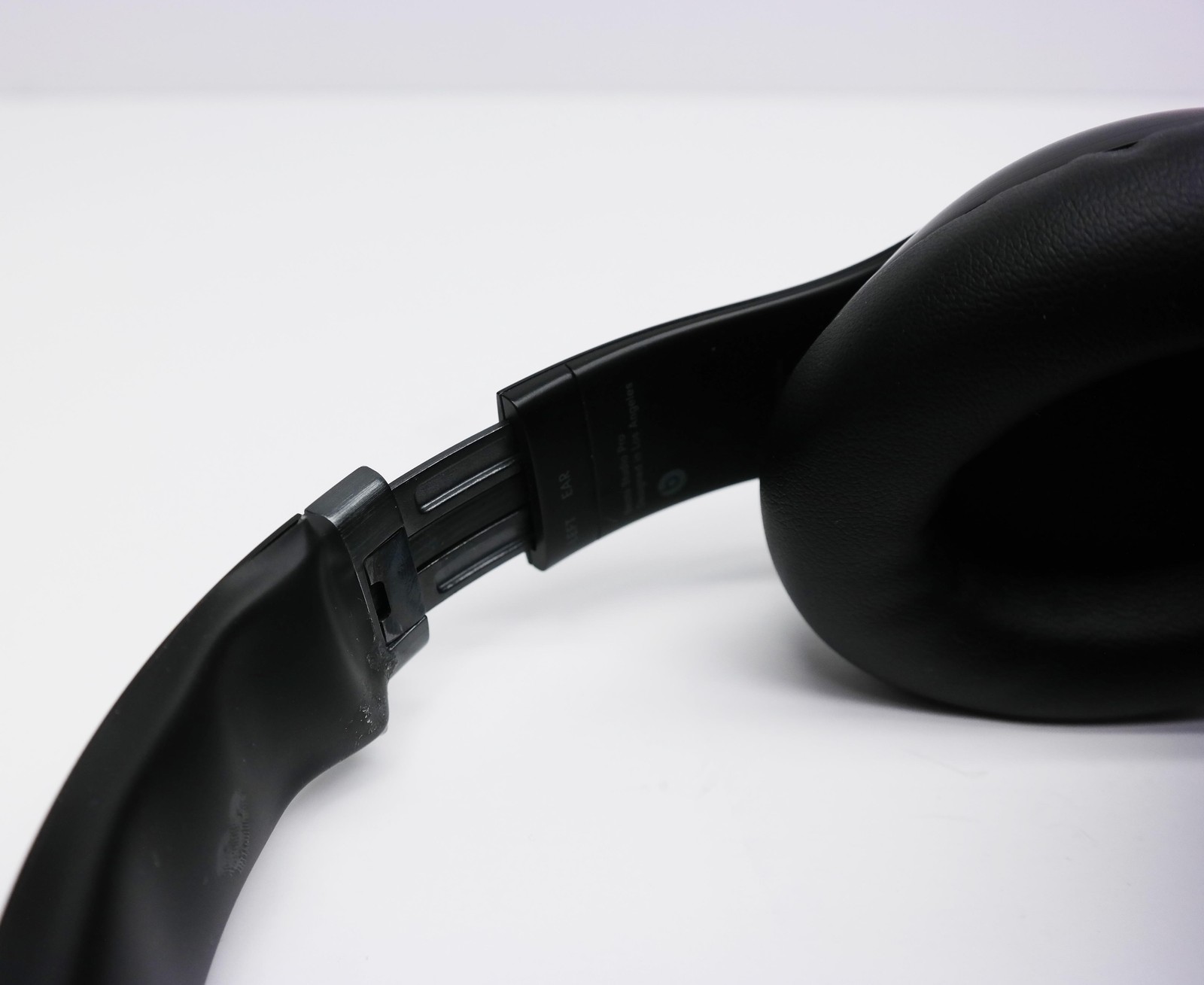 Beats by Dr. Dre Studio Pro Over Ear Headphones MQTP3LL/A Black READ