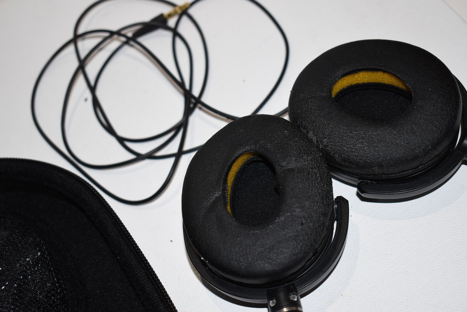 JVC Noise-Cancelling Stereo Headphones HA-NC250 w/ Case & Cord