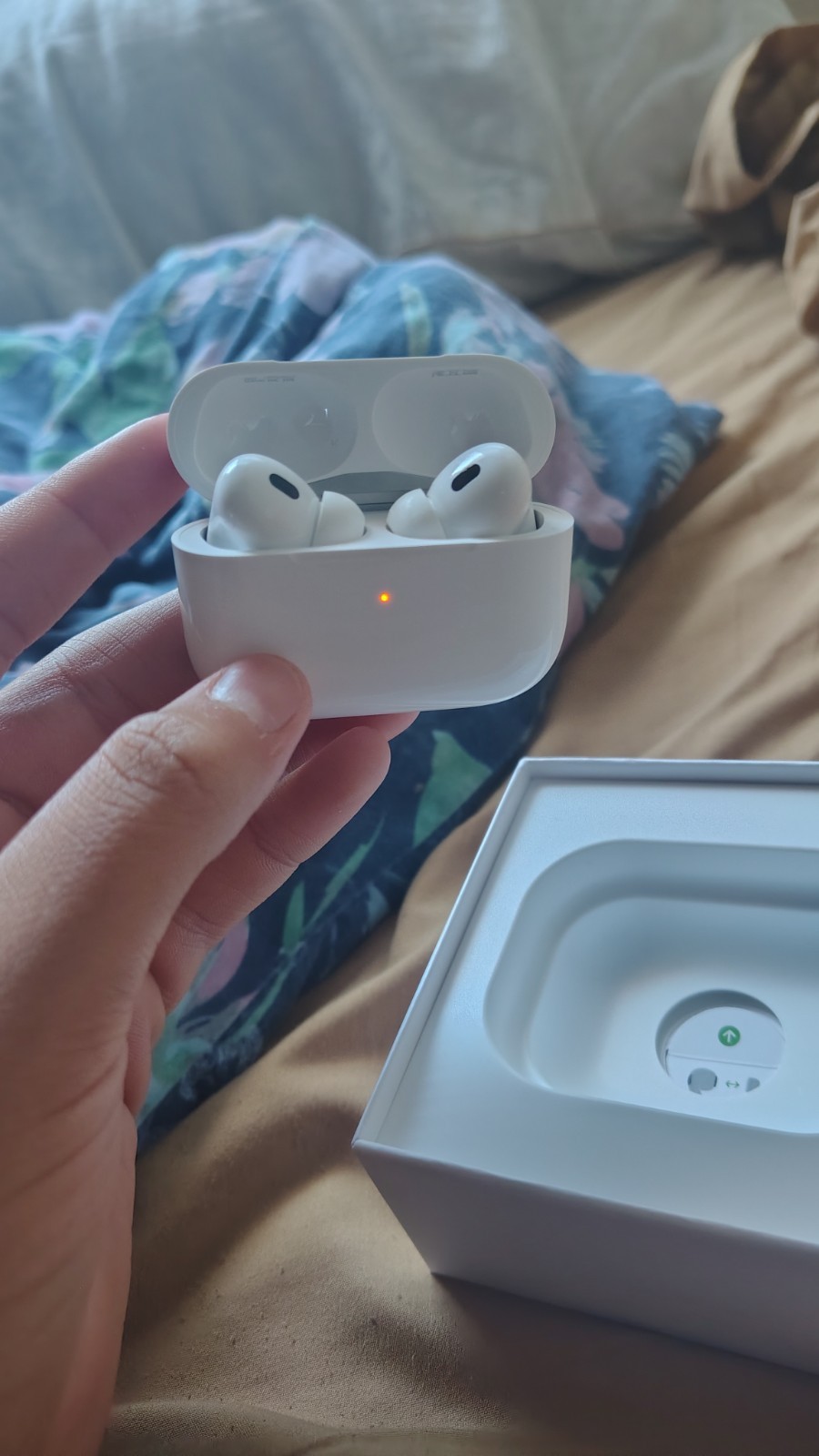 Apple AirPods Pro 2nd Gen White Earbuds ANC MagSafe USB-C Bluetooth