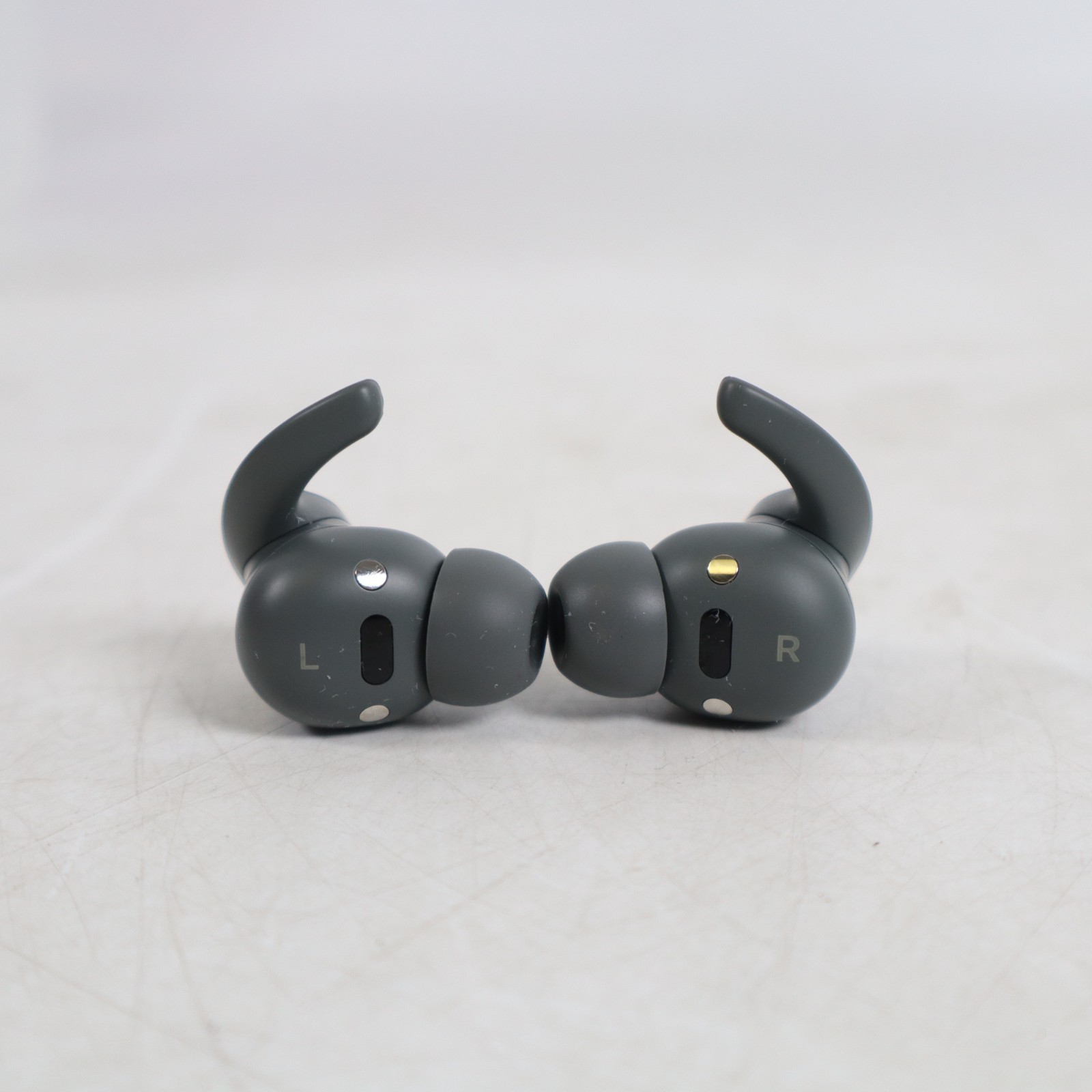 RIGHT EARBUD DOESN’T CONNECT – Apple / Beats Fit Pro Earbuds With Case SAGE GRAY