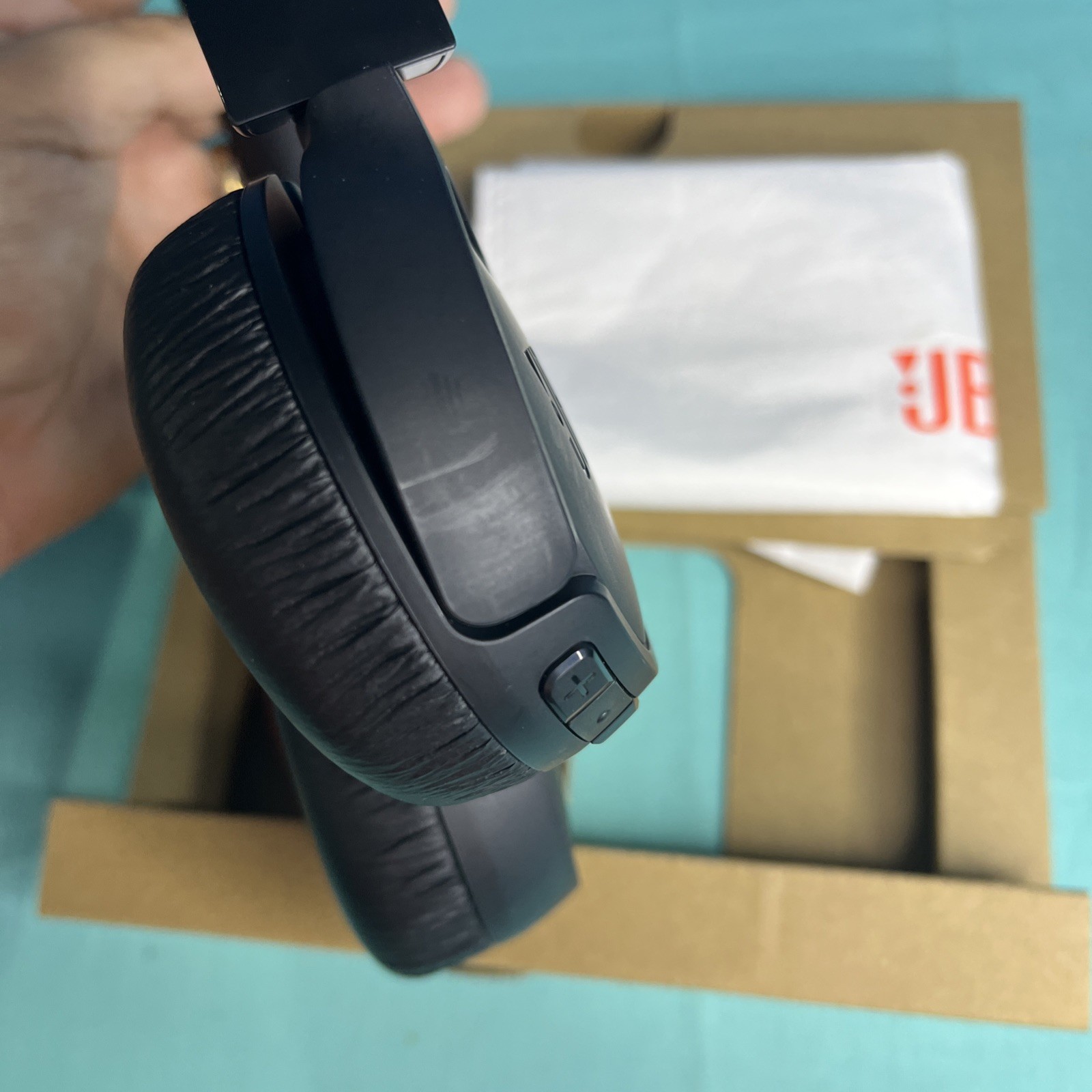 JBL Tune 670NC – Adaptive Noise Cancelling Wireless On-Ear Headphones Black