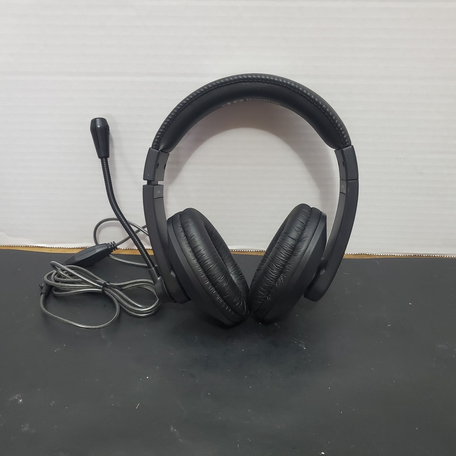 Hamilton Buhl Smart-Trek Headset with In-Line Volume Control ST2BK