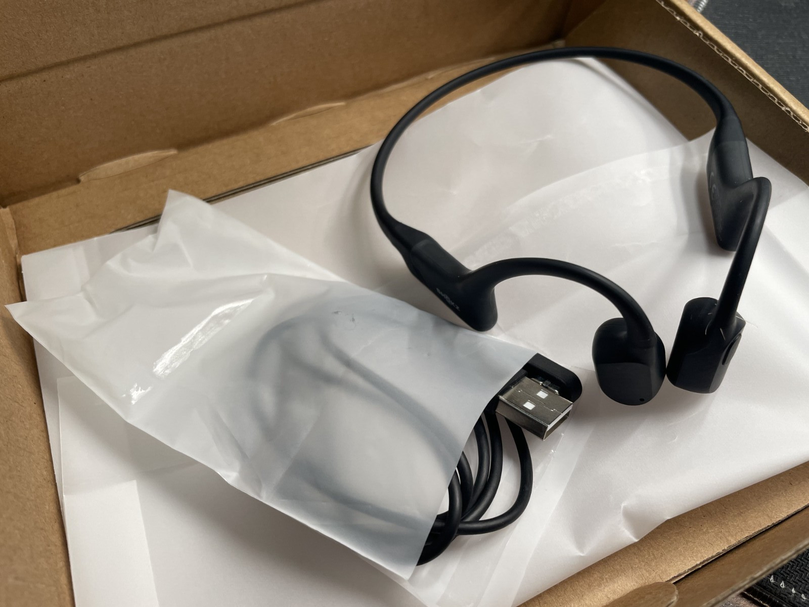 SHOKZ OpenRun S803 Open-Ear Bone Conduction Sport Headphones W / Cable Black