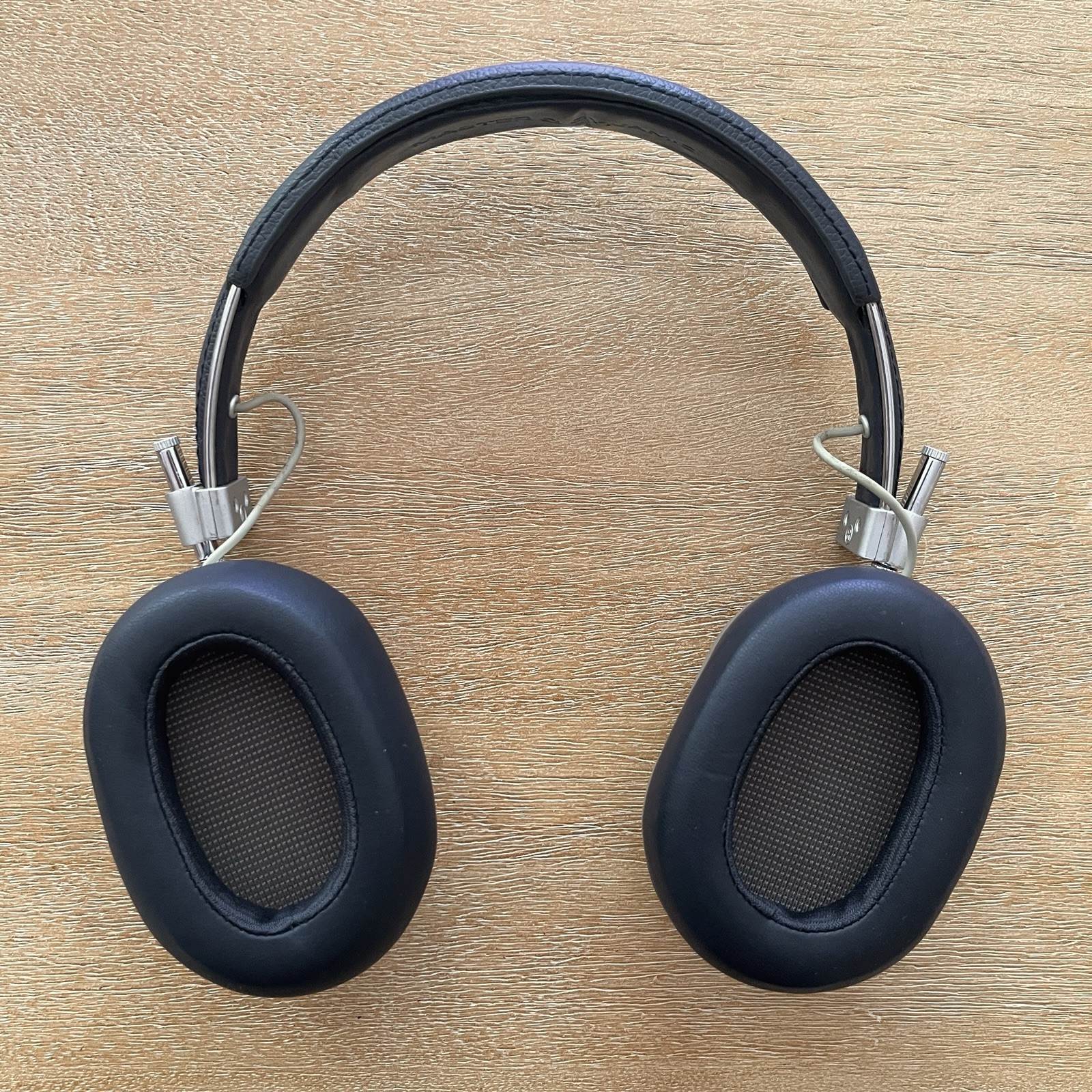Master & Dynamic MH40 Wired Over-Ear Headphones Silver Aluminum Blue Leather