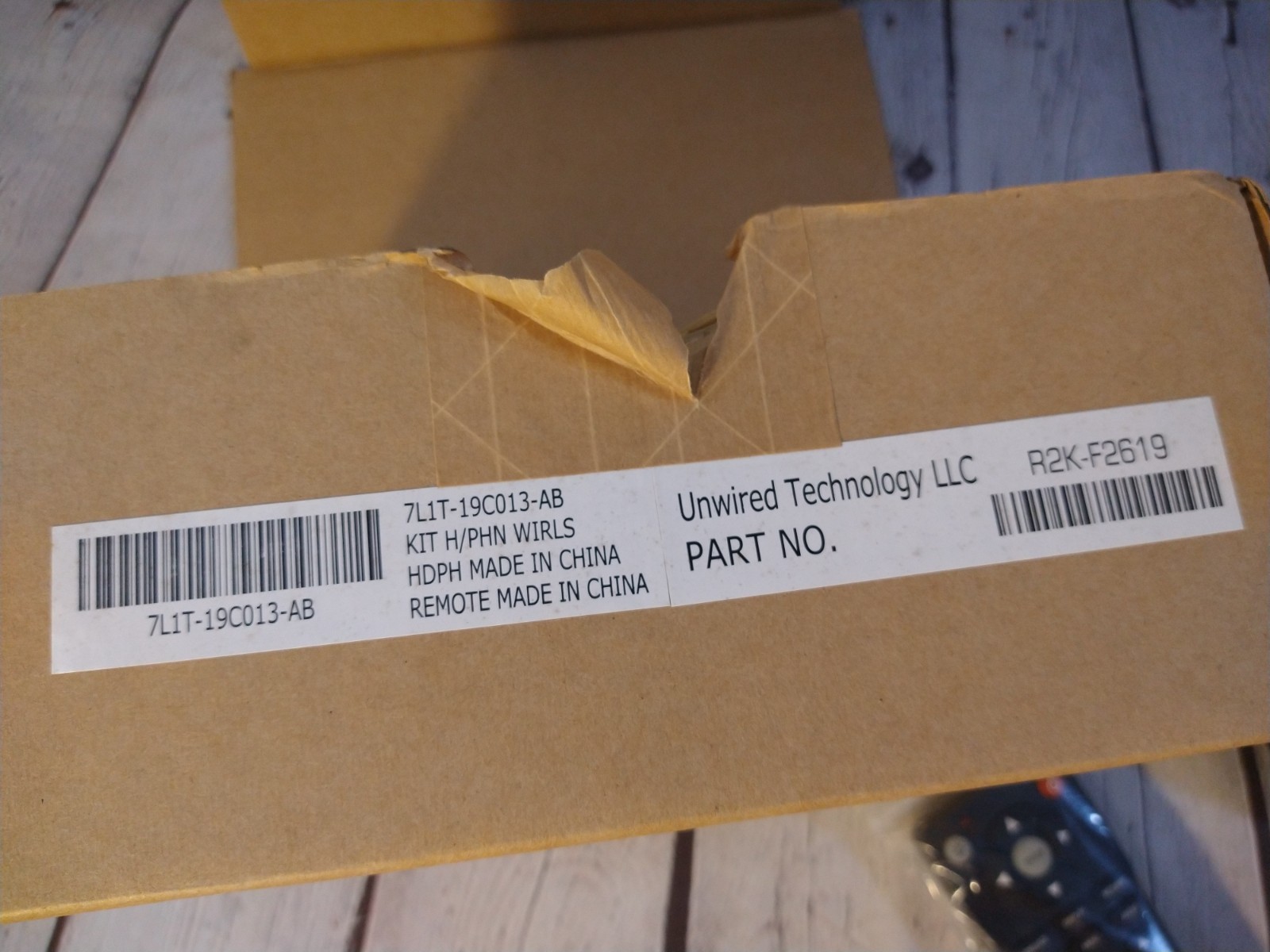 BRAND NEW wireless headphones FORD OEM 7L1T-19C013-AB w/remote