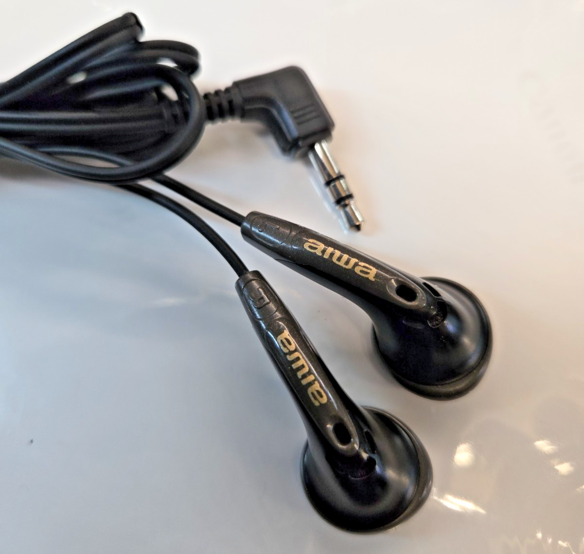 Vintage Aiwa Black 3.5mm Jack Wired Classic Earbud Headphones