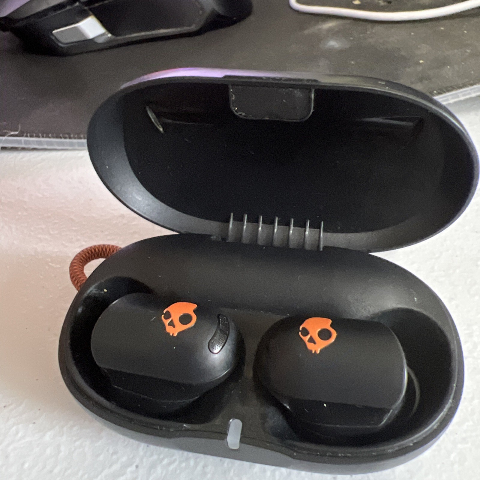 AS IS Skullcandy Sesh ANC Noise-Canceling True Black/Orange S2SAW (NEED REPAIR)