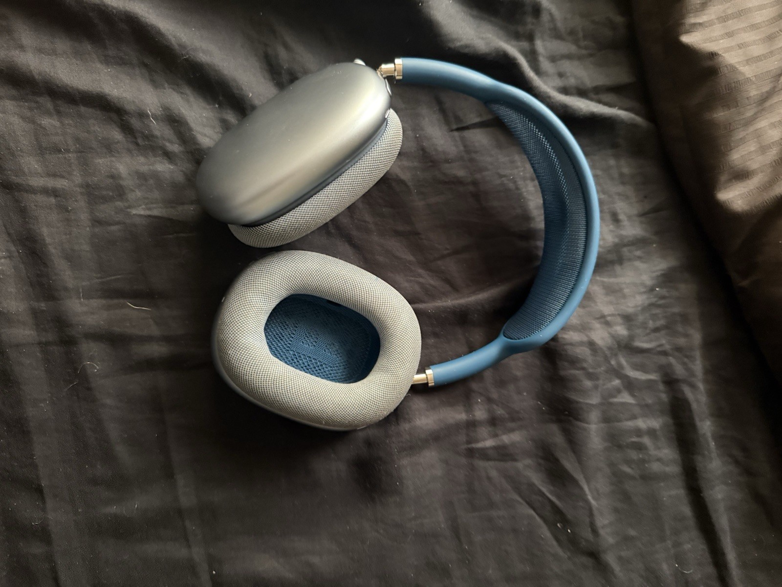 AirPod Max. Slightly used Condition with Original Box and Charger Included