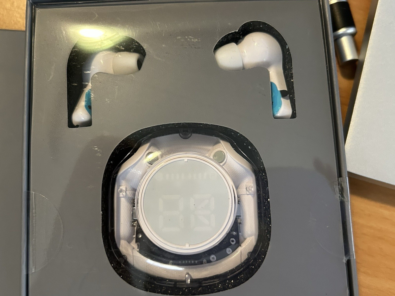 Acelloiries GemstonePro LED Digital Display Earbuds 20 Hours of Playtime White