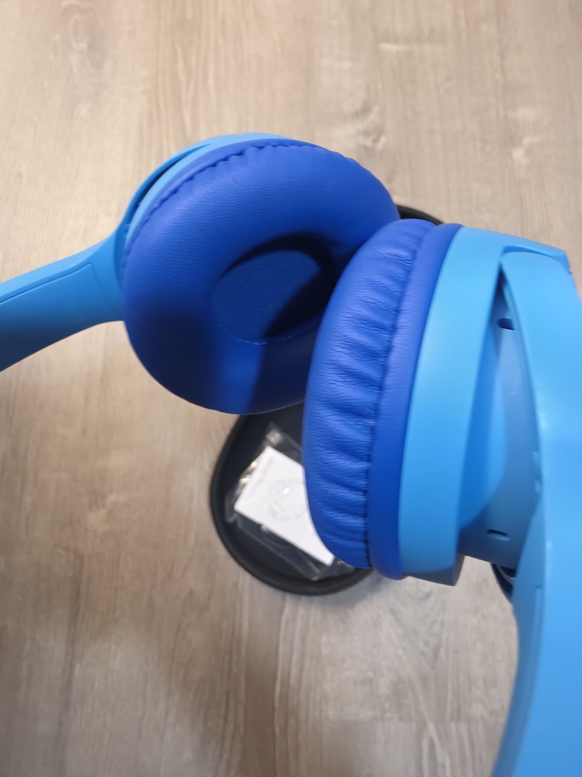 Belkin SoundForm Mini – Wireless Bluetooth Headphones for Kids with 30H Battery