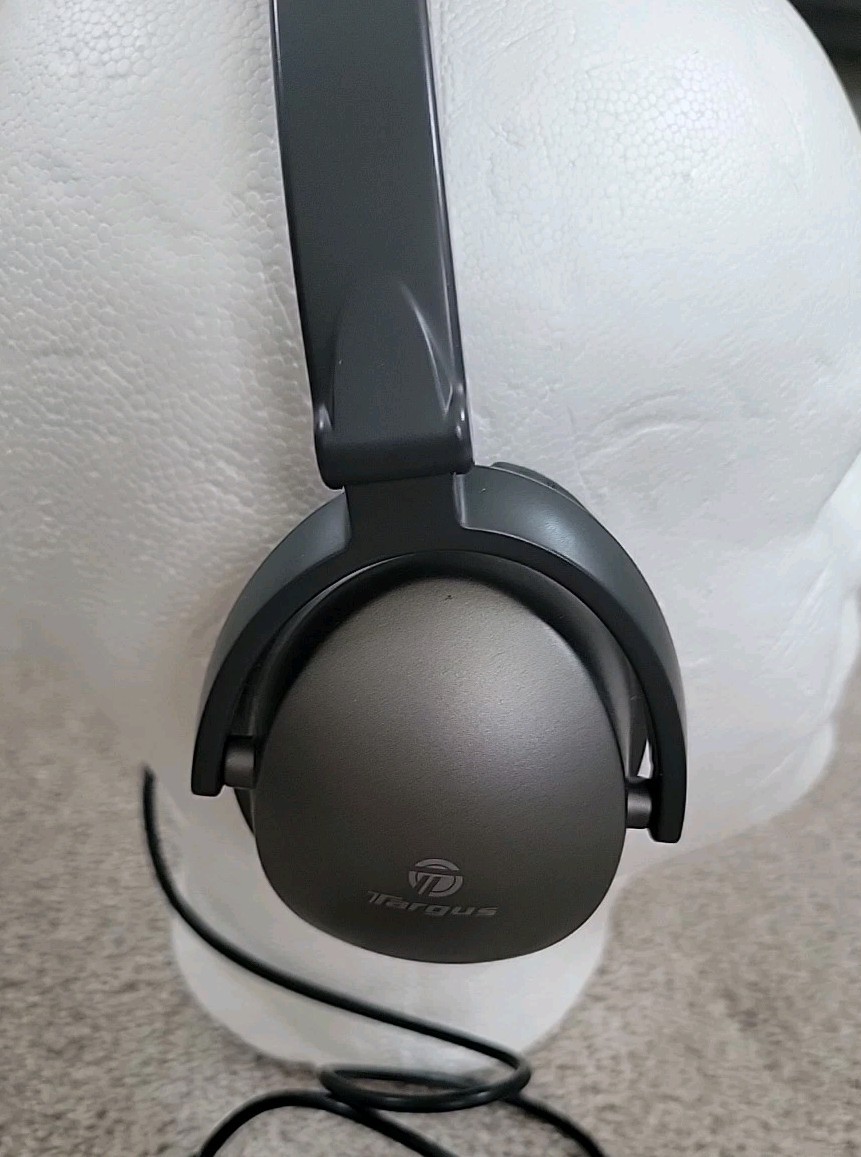 TARGUS Noise-Canceling Headphone specified for traveling foldable, case adapter