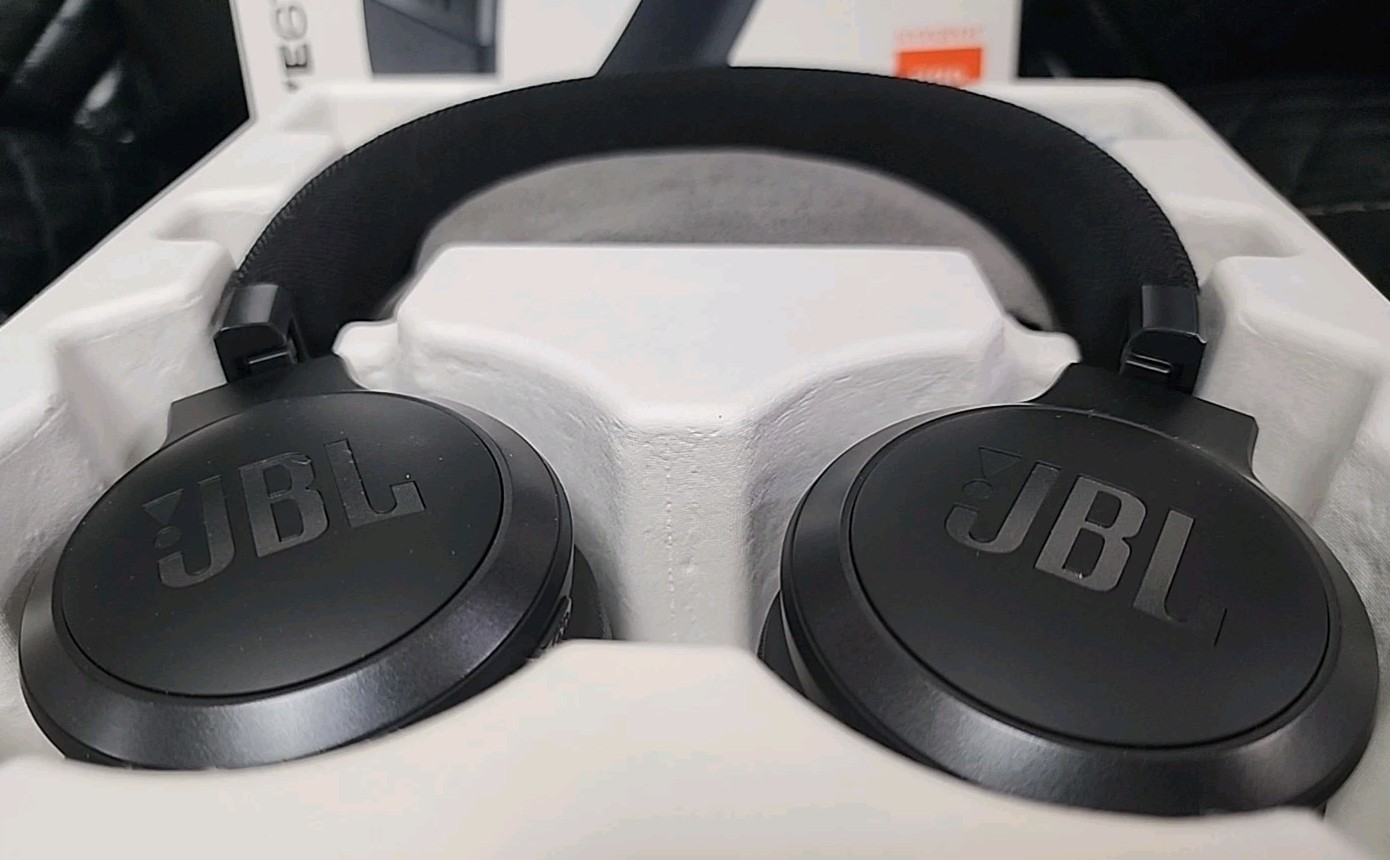 JBL Live 675NC Wireless On-Ear Headphones Adaptive Noise Cancelling Black