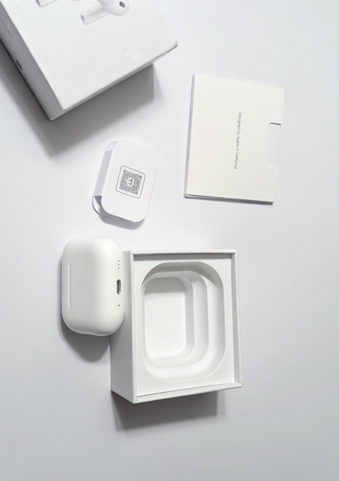 Apple AirPods Pro 3 Wireless Bluetooth Earbuds White Active Noise Cancellation