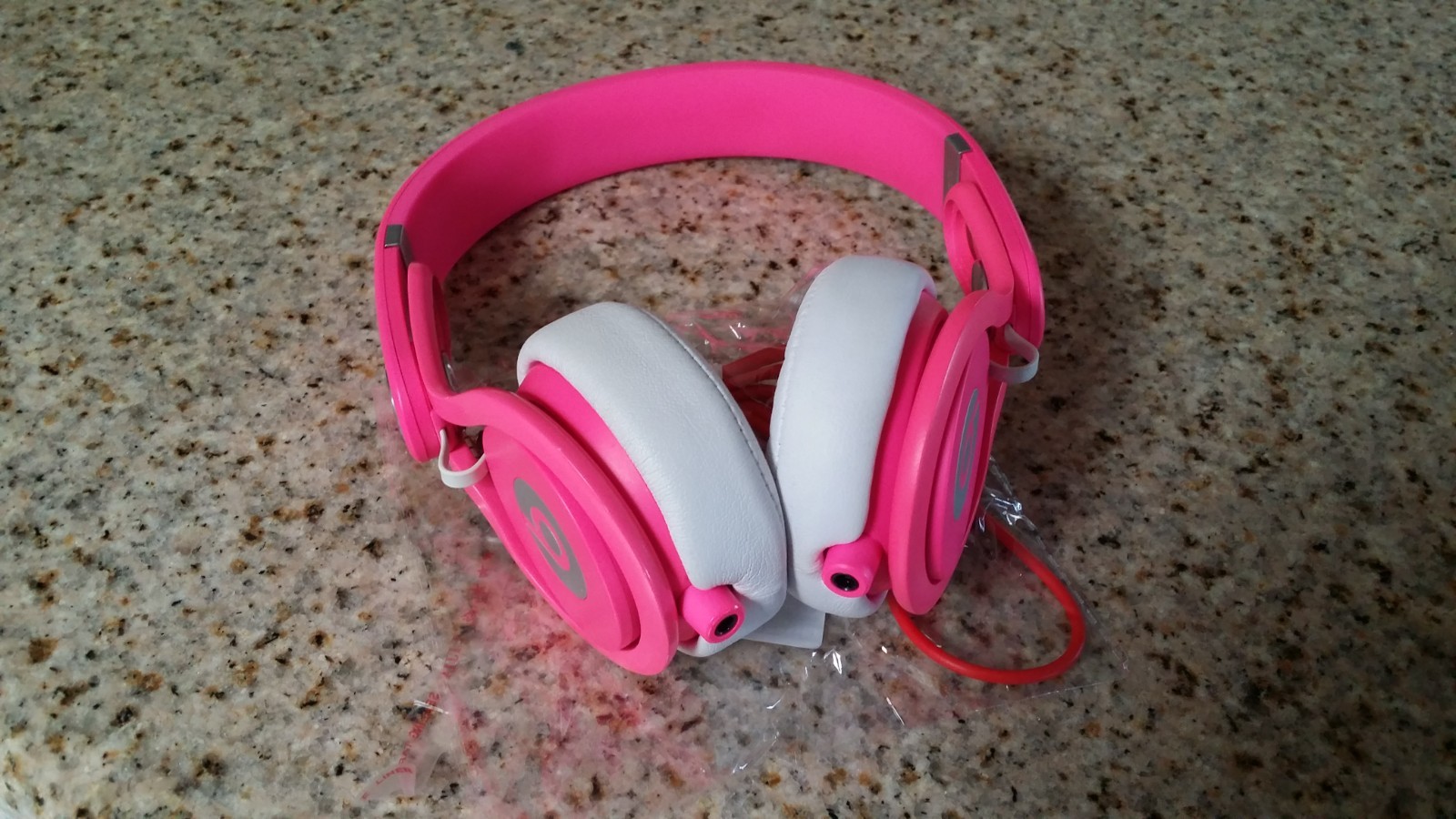 Beats by Dr. Dre Beats Mixr wired headpone on the Ear Headphones Pink