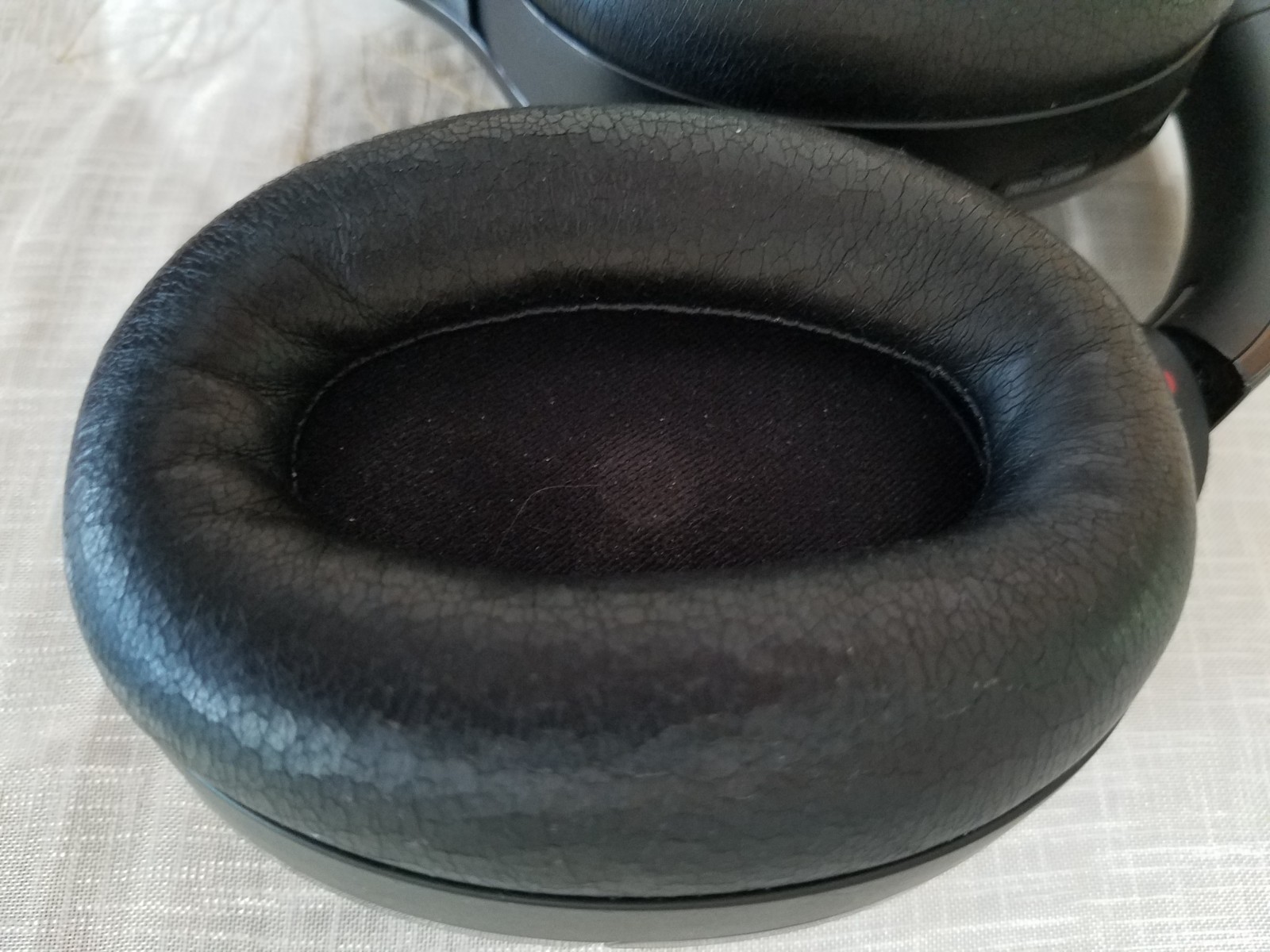 Sony MDR-1000X Bluetooth Over-Ear Headband Headphones Black Case Cable
