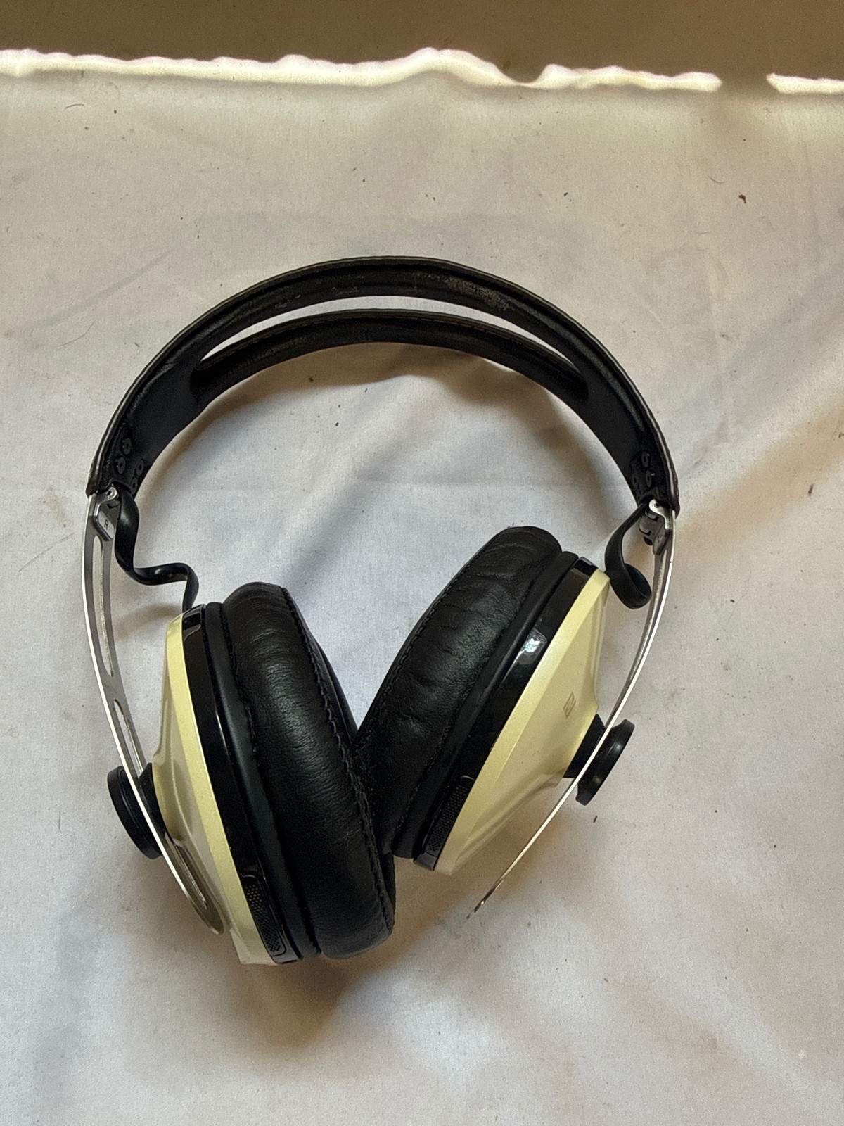 Sennheiser Momentum 2.0 Wireless Gold and black