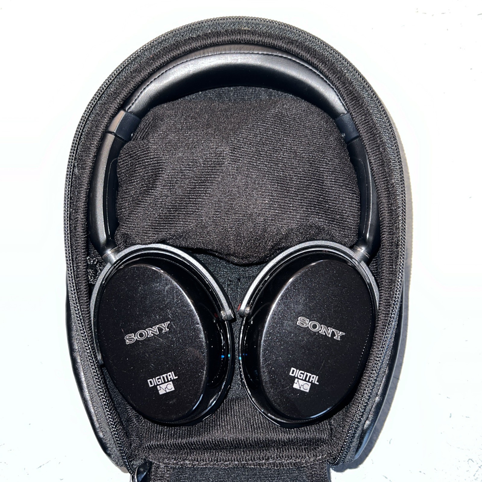 Sony MDR-NC500D Digital Noise Canceling Headphone, Black, with case