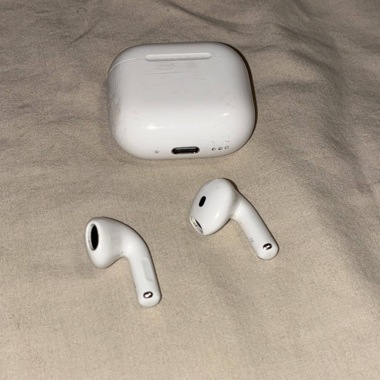 Apple AirPods 4 with ANC bluetooth Wireless earbuds, w/ Charging Case White