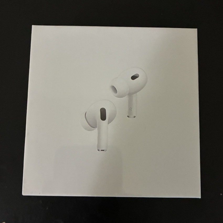 Apple AirPods Pro (2nd Gen) In-Ear Earbuds w/ MagSafe USB-C Case, White