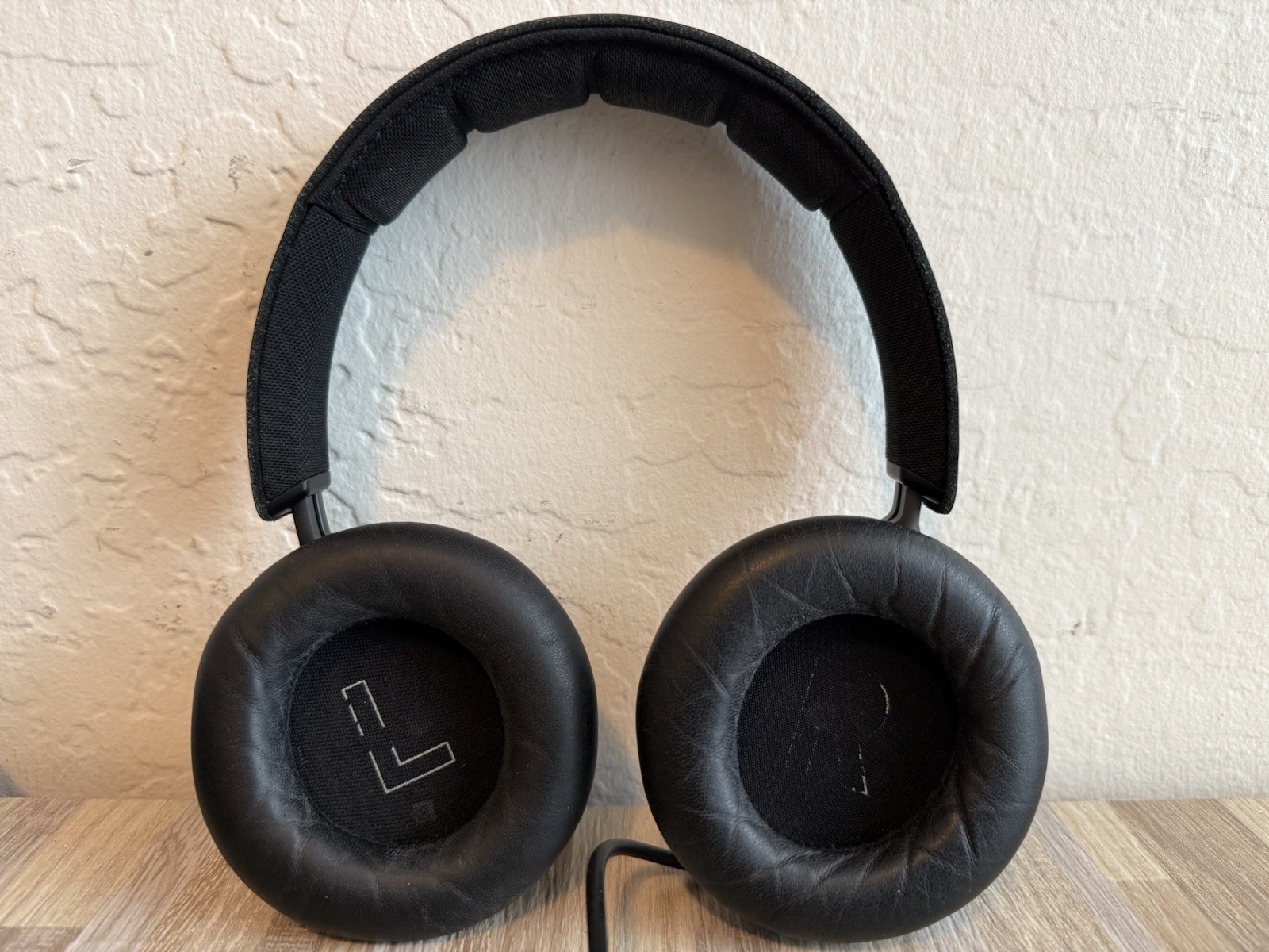 Bang & Olufsen American Airlines Flight Headphones 3 Prong Jack W/ Case