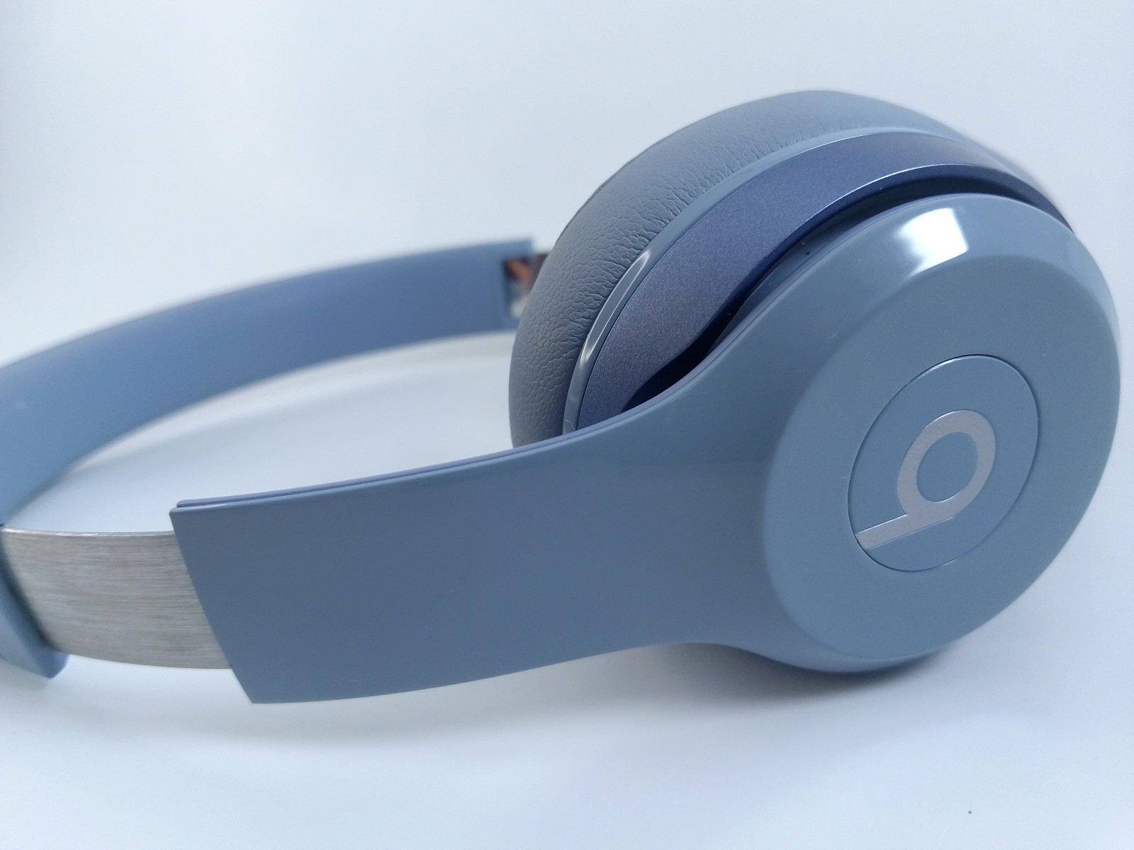 Beats by Dr Dre Solo 2 Wired Headphones w Case – Gray Blue B0518