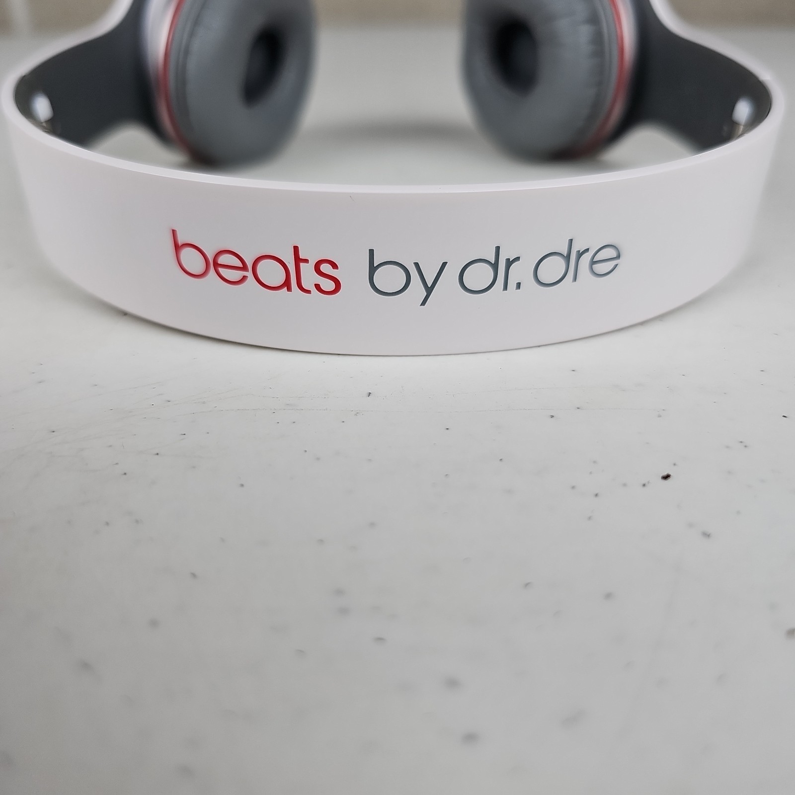 Beats by Dr. Dre Solo HD Headband Headphones White And Gray/Black Case UNTESTED