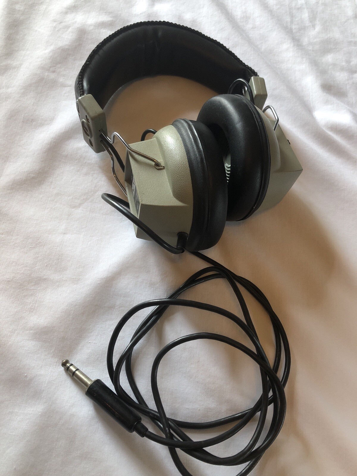 Vintage Realistic Nova 16 Stereo Headphones 8 Ohms Made in Korea Excellent Cond.