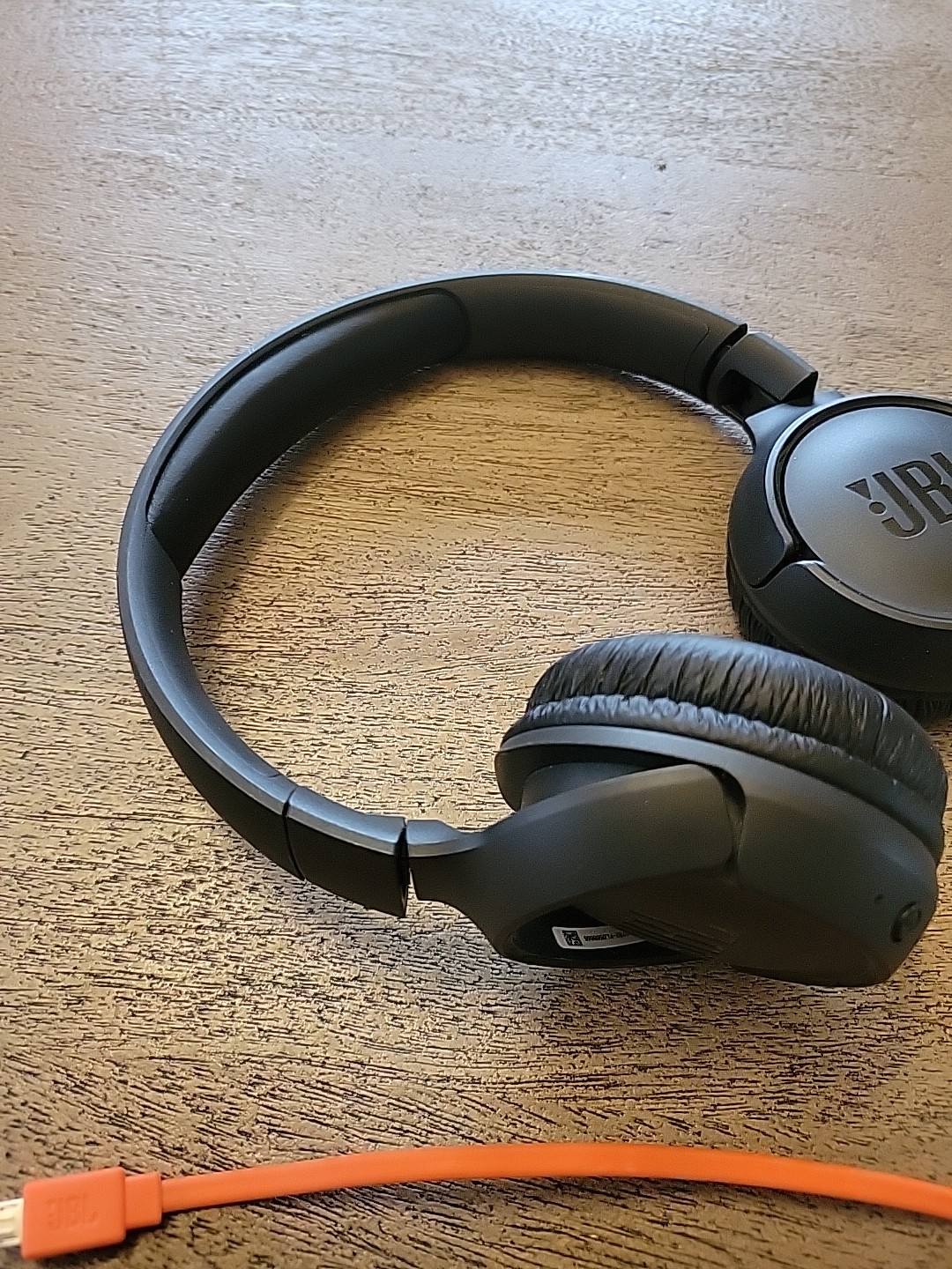 JBL TUNE500BT On-Ear Headphones Black Headband Ear-Cup **Charger INCLUDED
