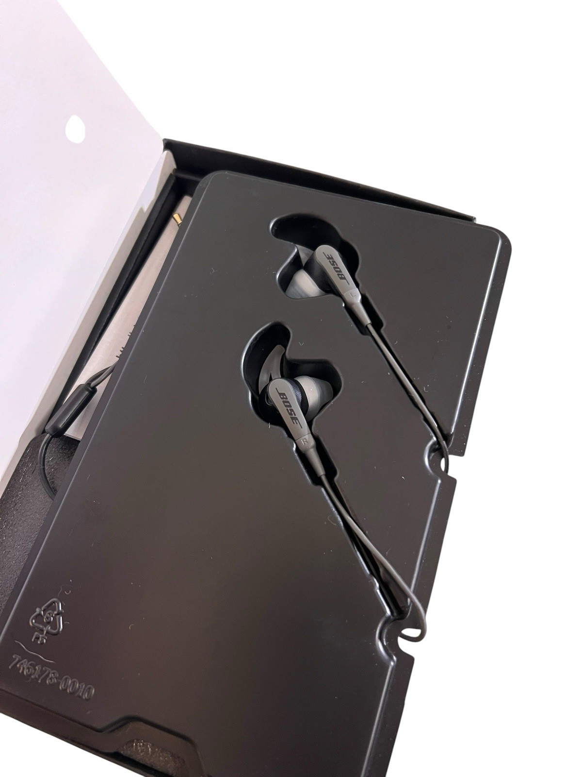 Bose SoundSport In-Ear Wired Headphones Charcoal Black In-Line Mic 741776-0010