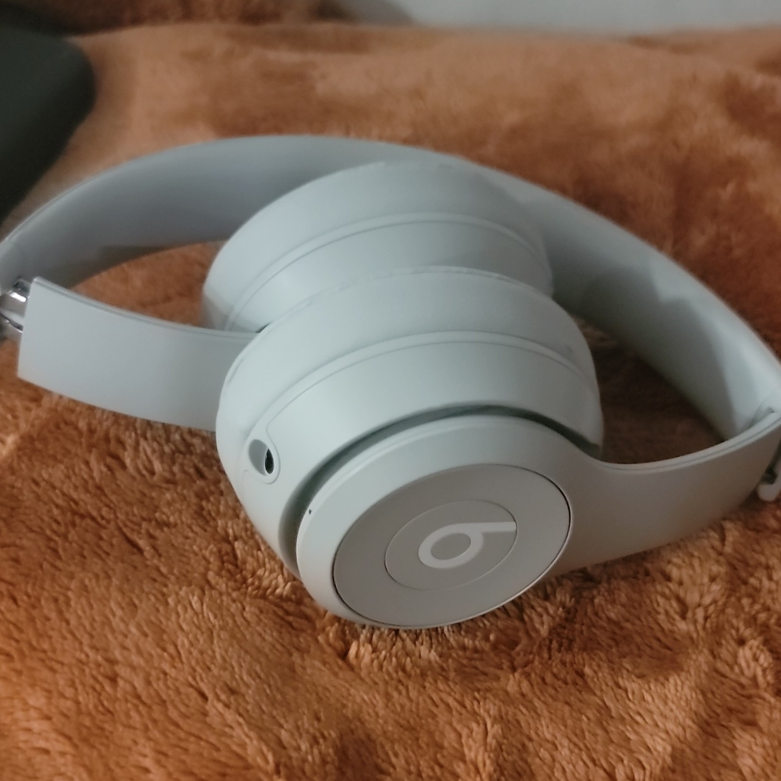 Beats by Dr. Dre Solo 4 On-Ear Headphones Gray 3.5mm Built-In Mic MG7J4LL/A