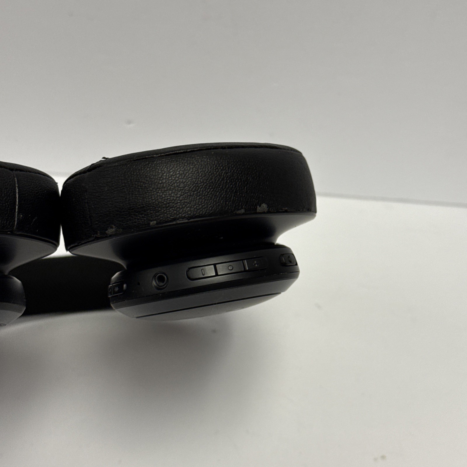 JBL Live 500BT Over-the-Ear Wireless Bluetooth Headphones (Needs Pads)