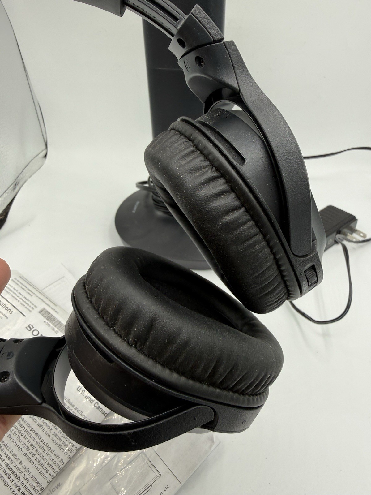 Sony Wireless Headphones WH-RF400R with Transmitter Dock TMR-RF400 (Read)