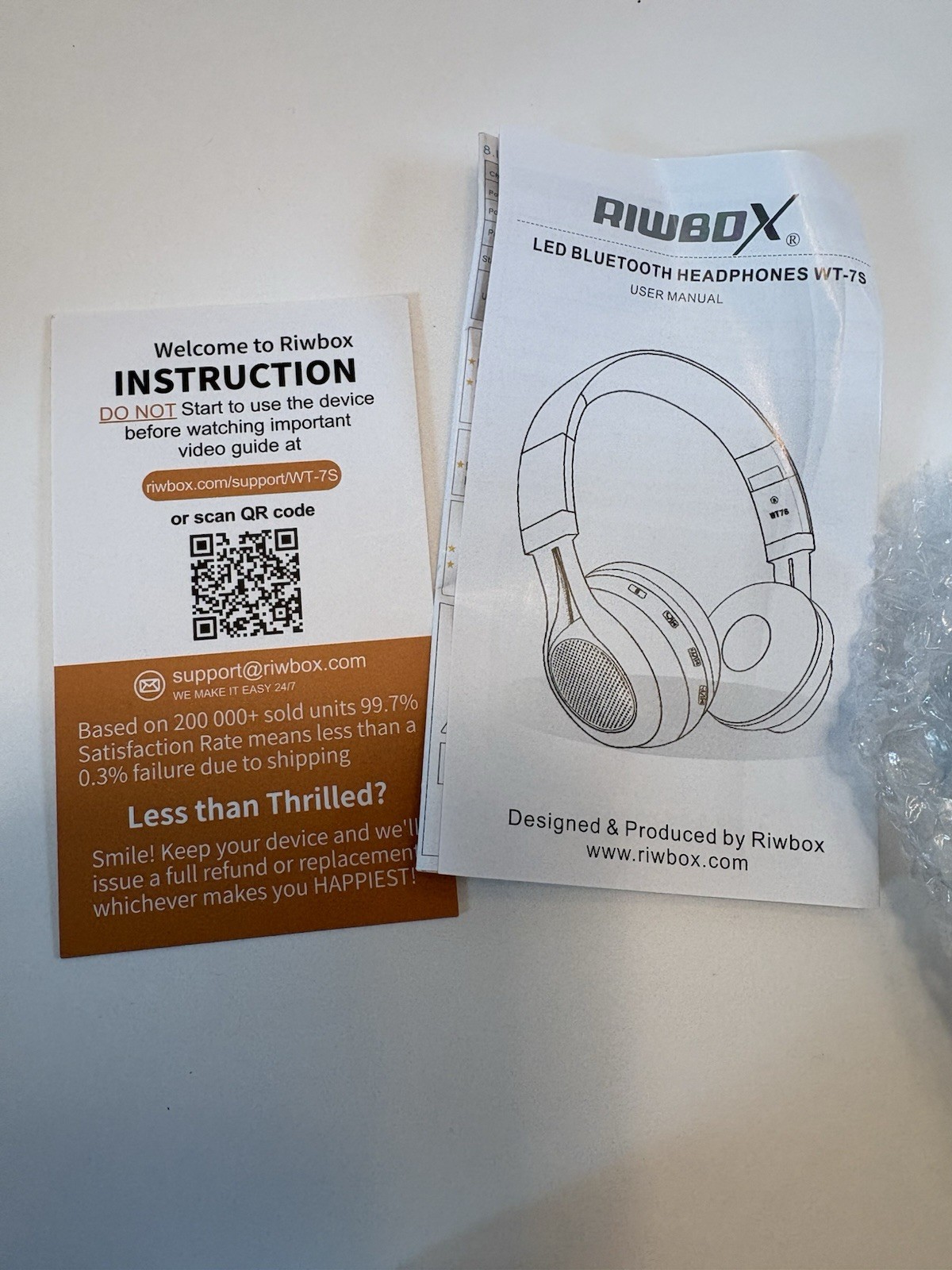 Riwbox WT-7S Wireless Bluetooth Headphones for Kids – LED Flashing – Green/Blue