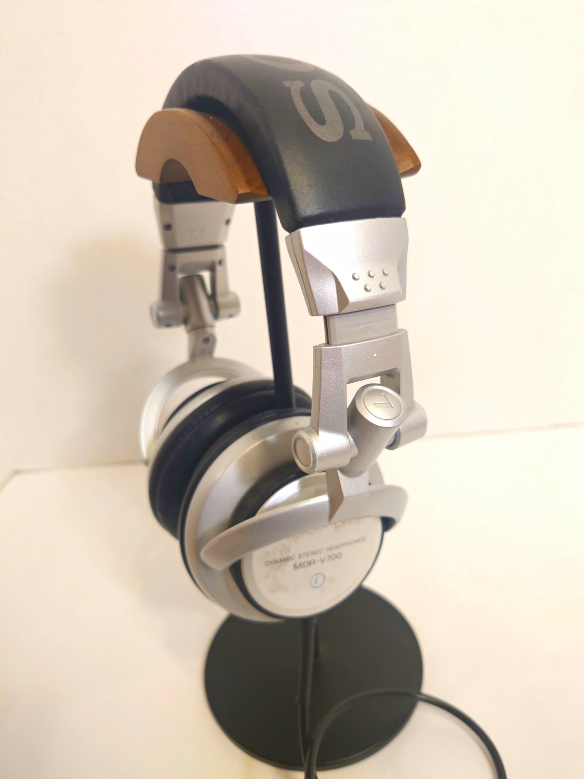 Sony MDR-V700 Over-Ear DJ Stereo Headphones 50mm Coiled 3.5mm Silver/Black