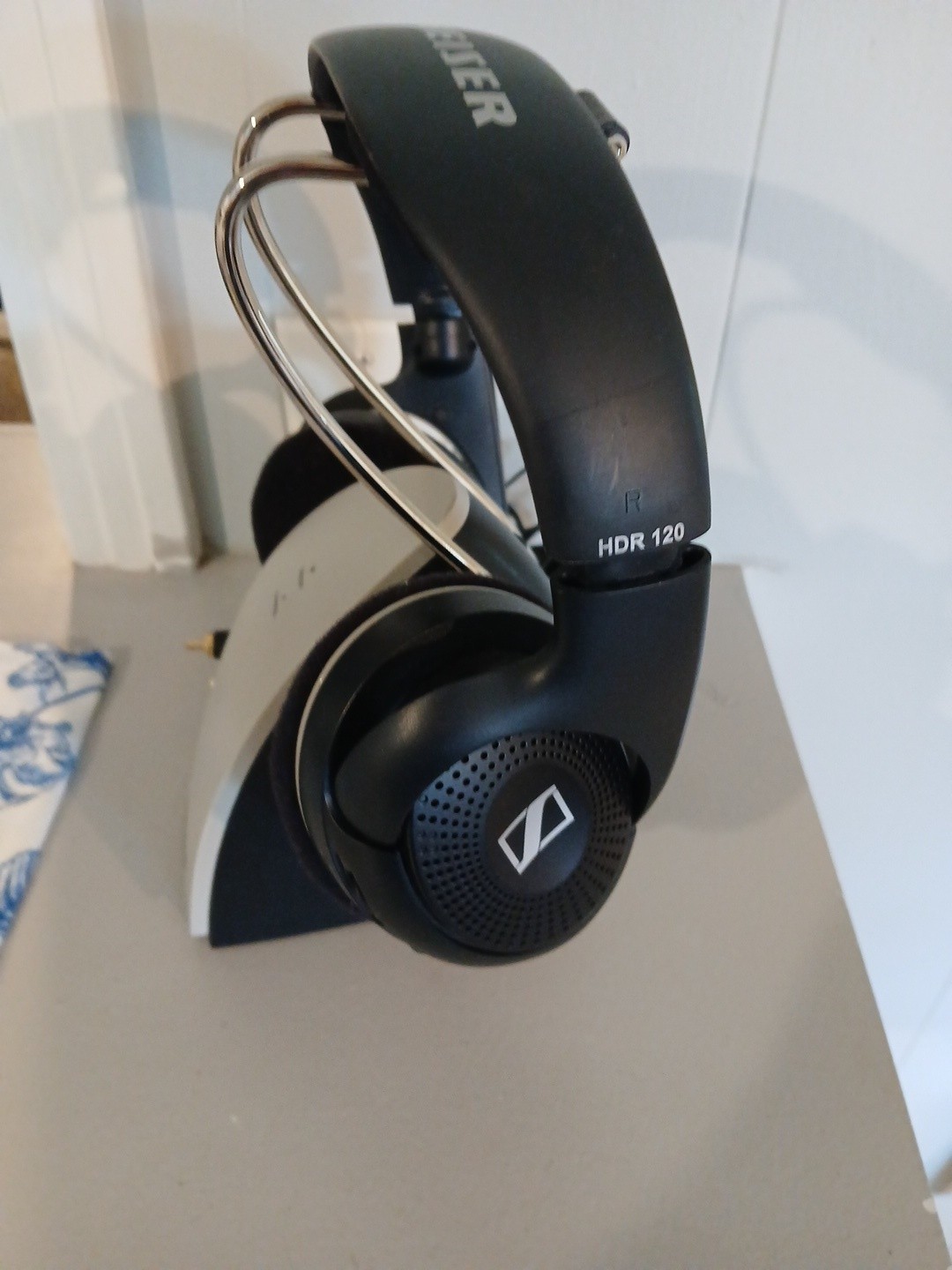 Sennheiser RS 120 II On-Ear Wireless Stereo Headphone System – Silver