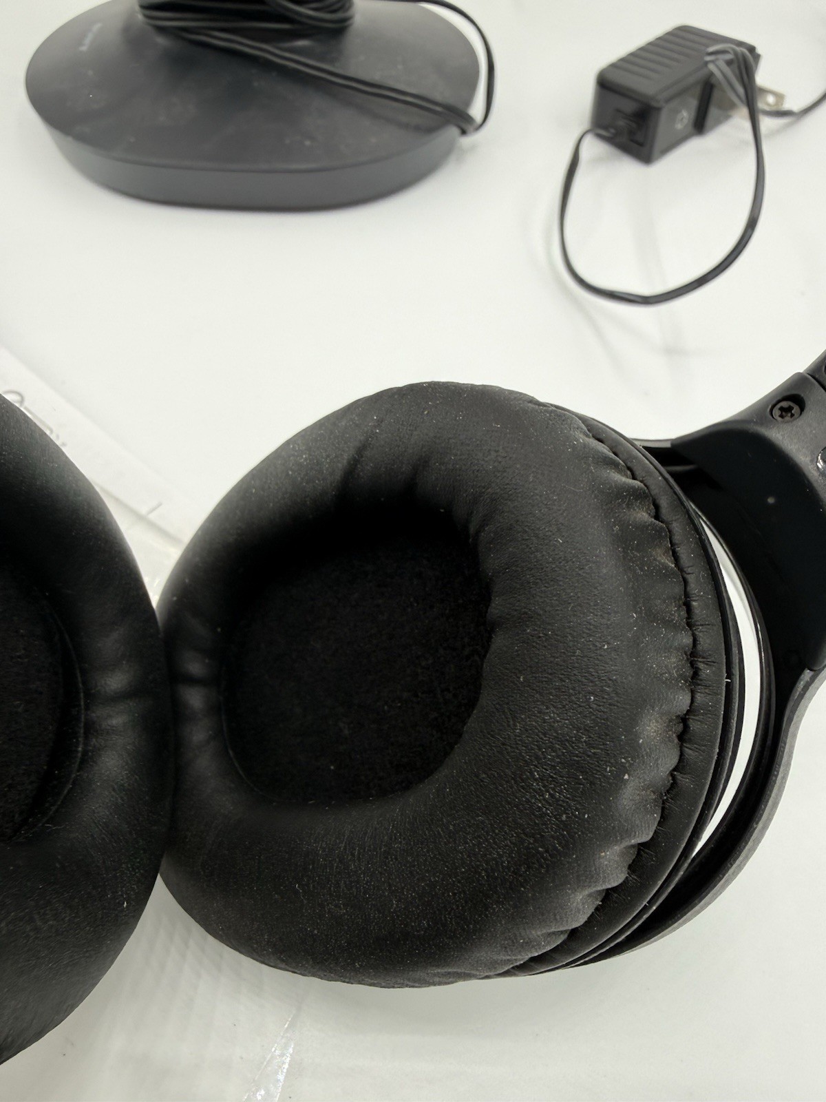 Sony Wireless Headphones WH-RF400R with Transmitter Dock TMR-RF400 (Read)