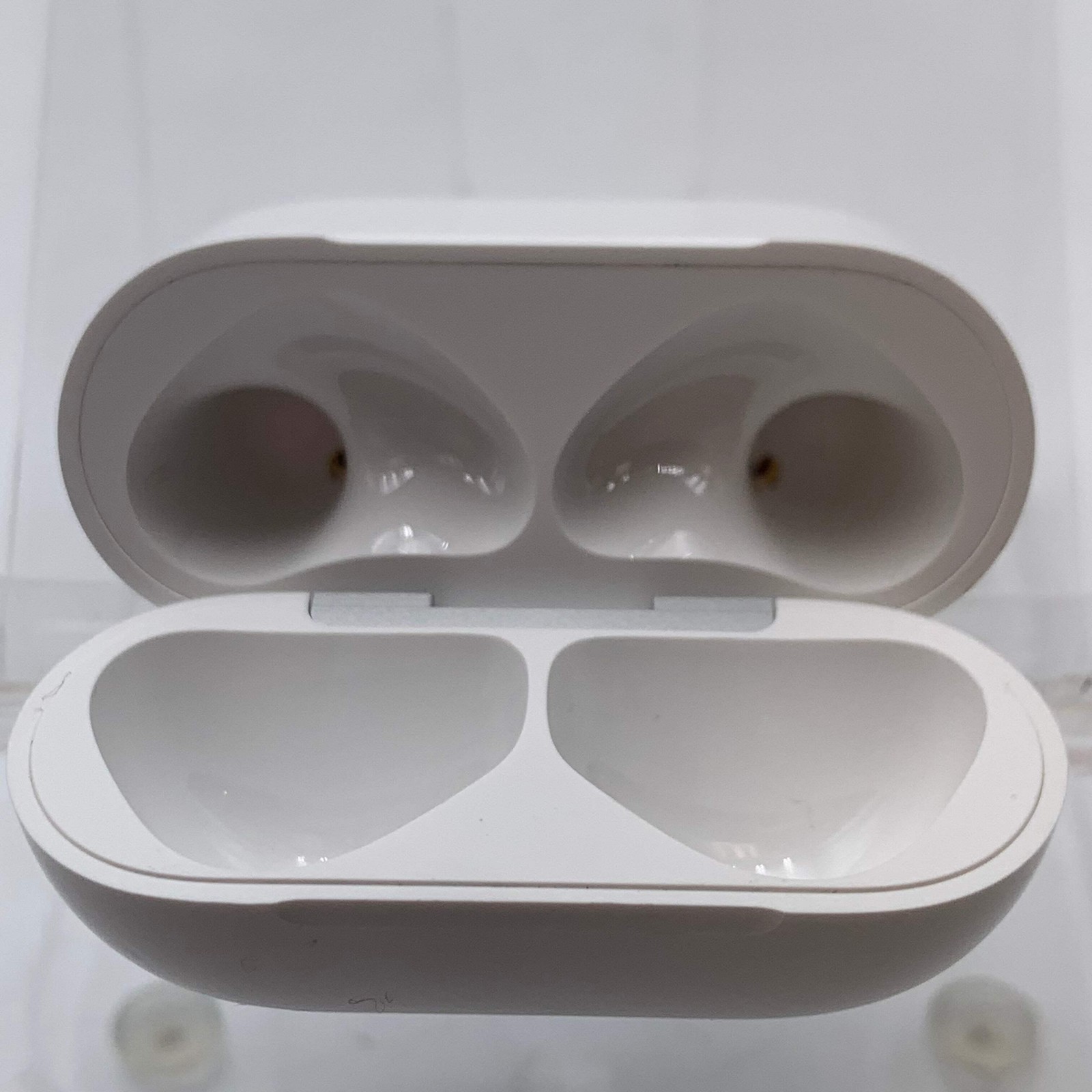 Apple AirPods 4th Gen ANC MagSafe Charging Case / A3055 A3056 A3059 MXP93LL/A