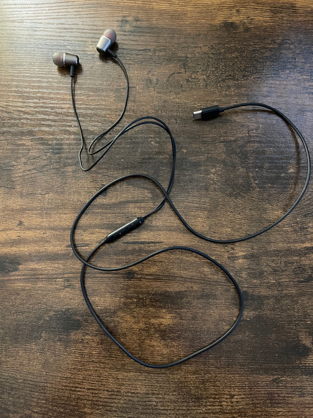 Unbranded In-Ear Earbud Headphones Black Sliver Red with USB-C Port Connector