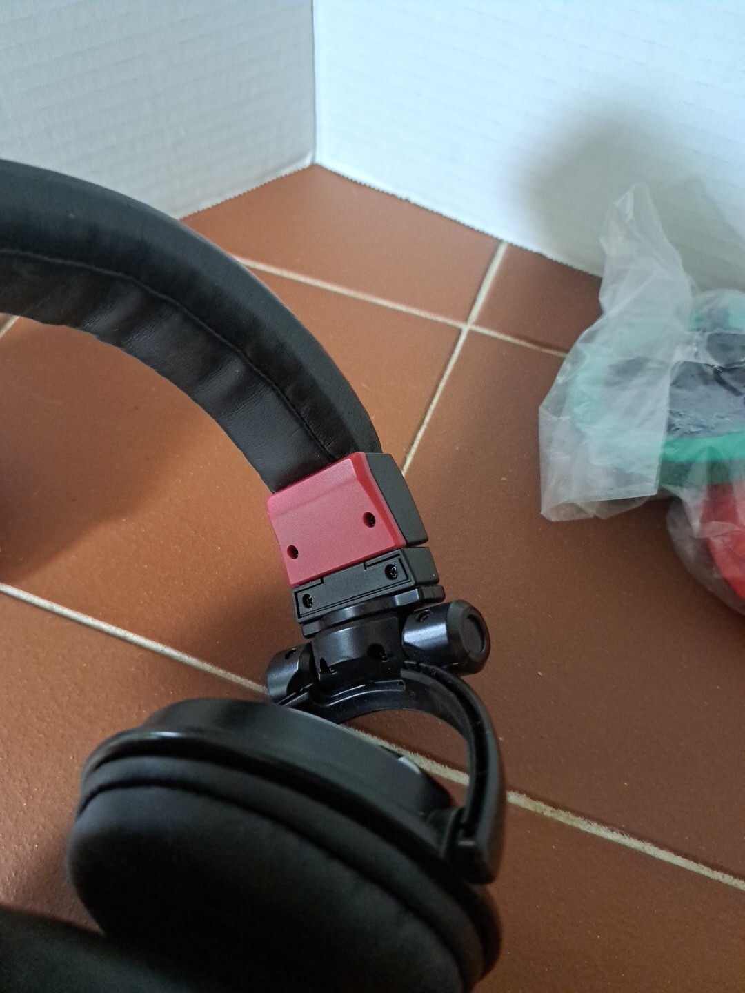 Pioneer STEEZ Headphones SE-D10M Over the Ear Working. Has Cosmetic Damage