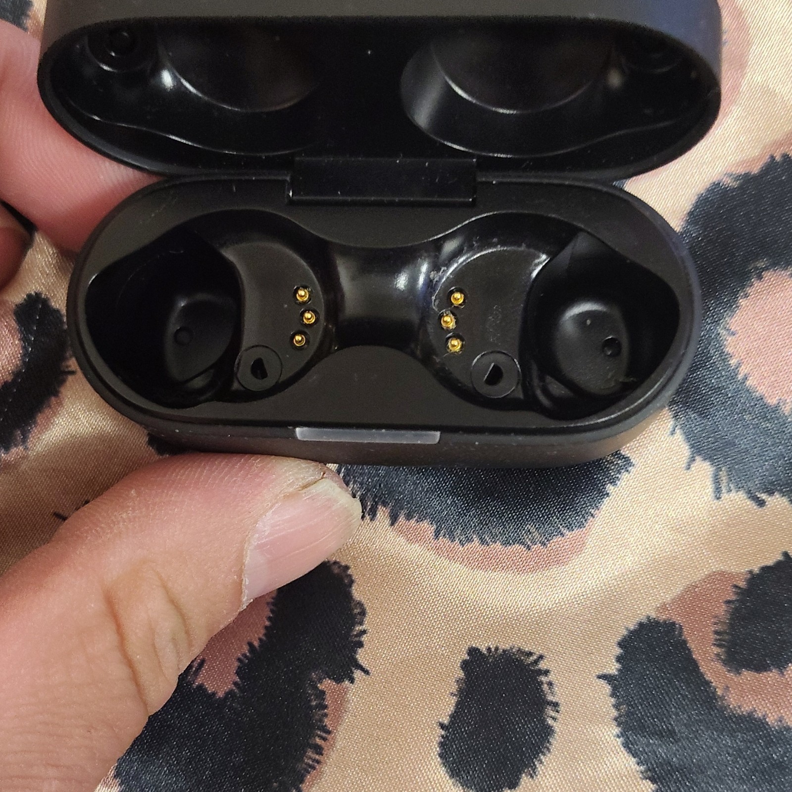 Sony WF-1000XM4 Earbuds For Parts Or Repair