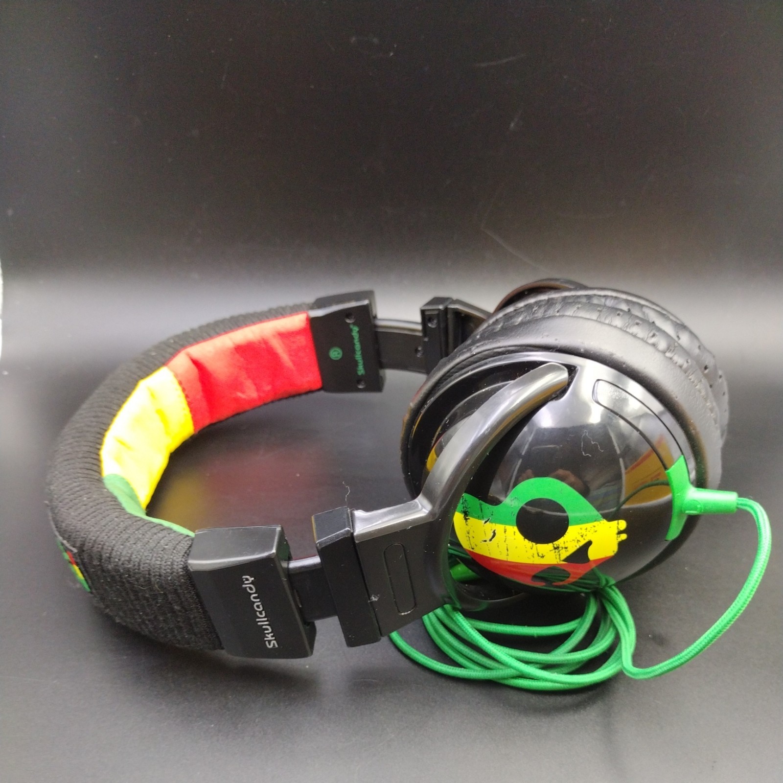 Skullcandy 2010 Hesh Headphones Shattered Rastacosmetic details.