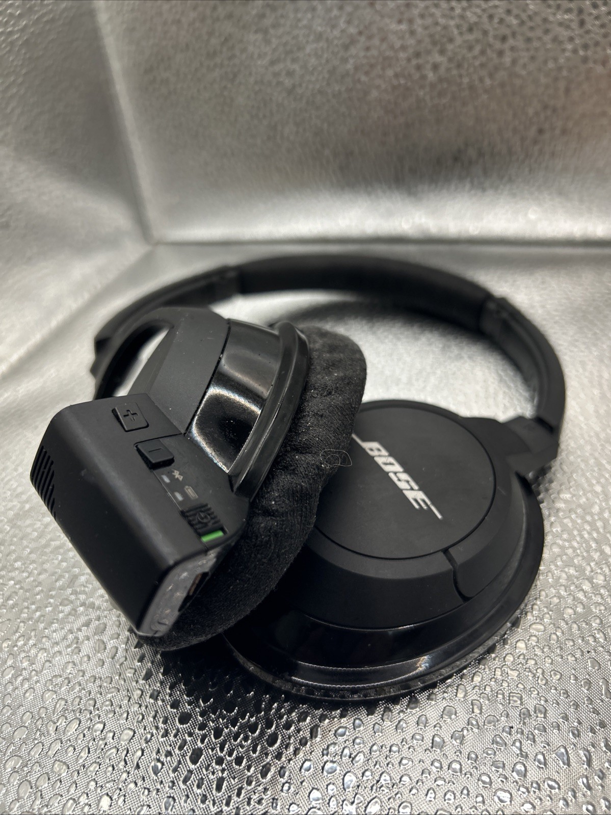 Bose SoundLink Around-Ear Wireless Headphones AE2 W/USB Charger/needs Earpads
