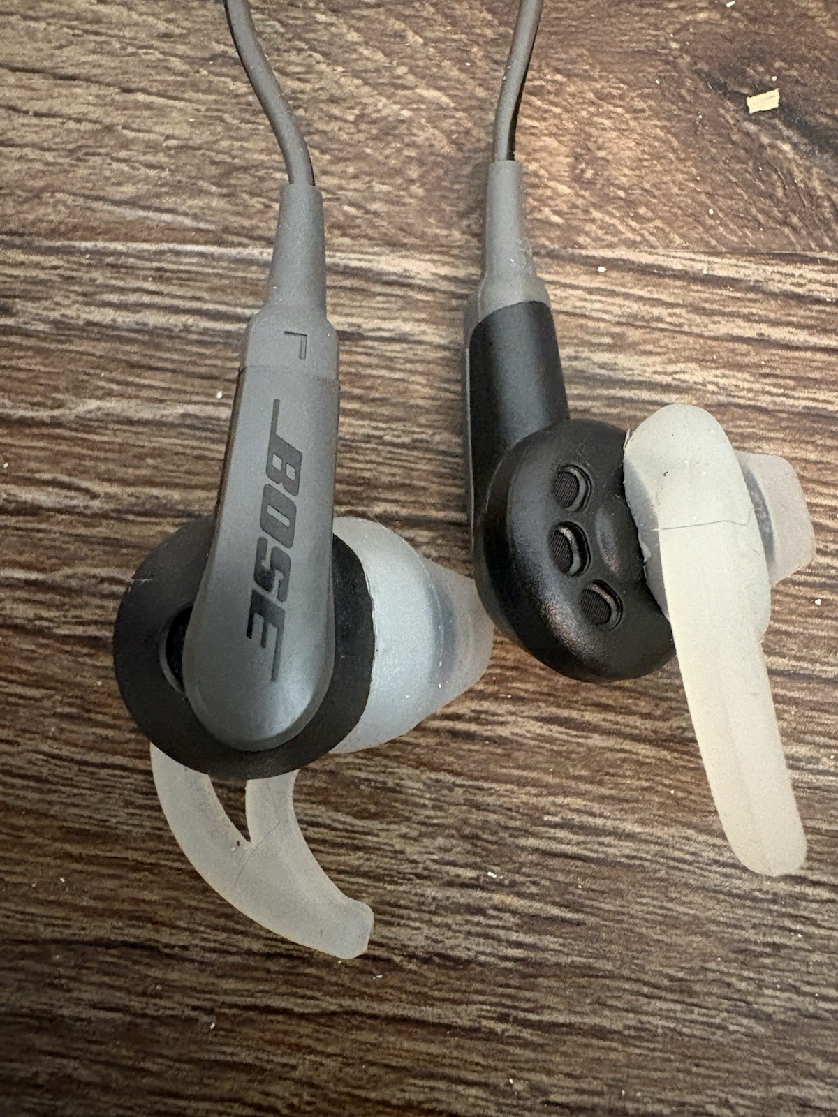 Bose SoundSport Wired In-Ear Earphones, With Extra Tips and carrying case
