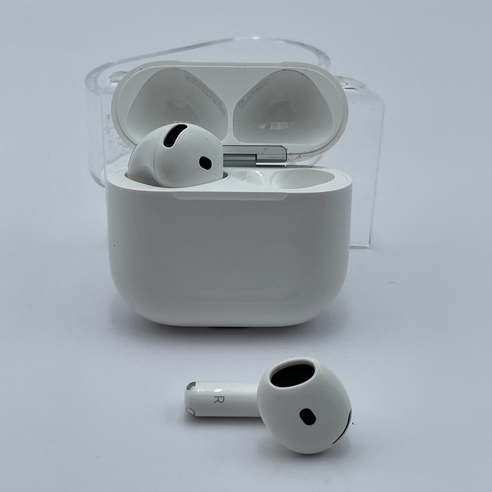 Apple AirPods 4 with Active Noise Cancellation – A3059 – White – Great Condition