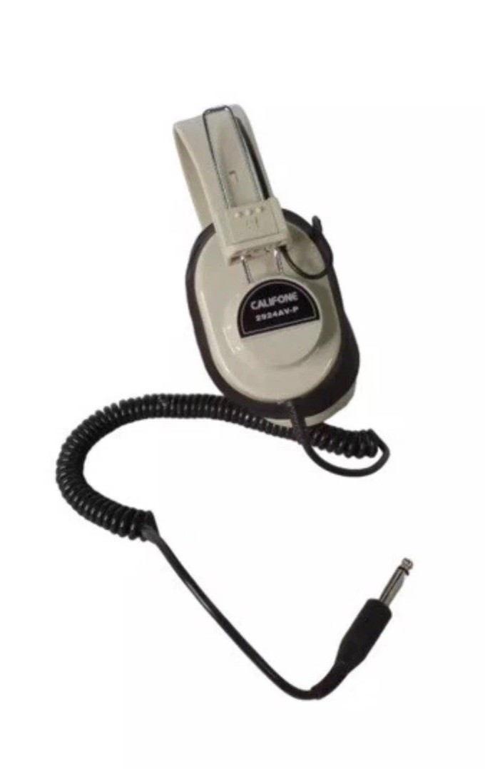 8x Califone 2924AV-P Headphones, 1x Listening Station 1218AV-PY & Case