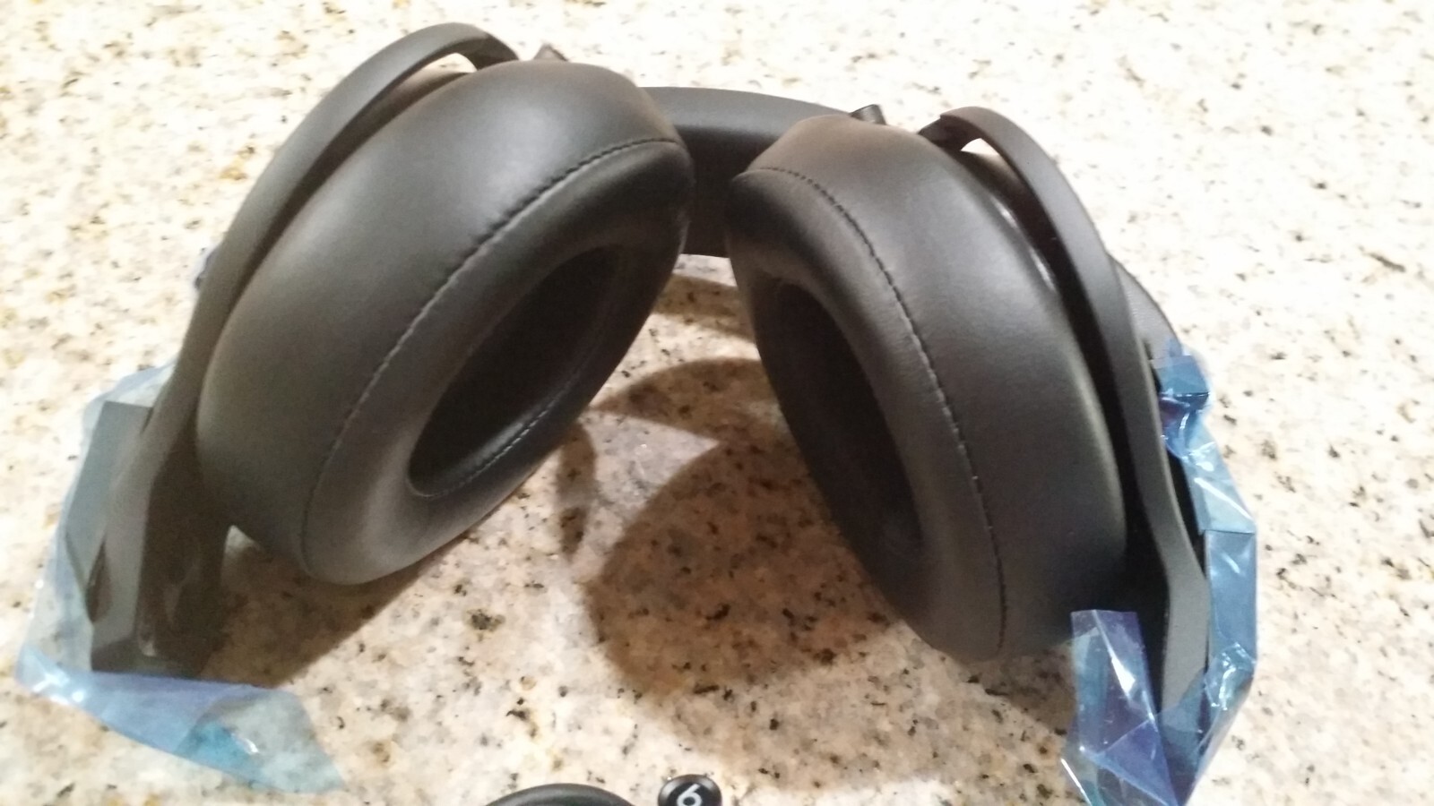 Apple Beats by Dr. Dre Pro Beats Over the Ear Headphones – Black color New !